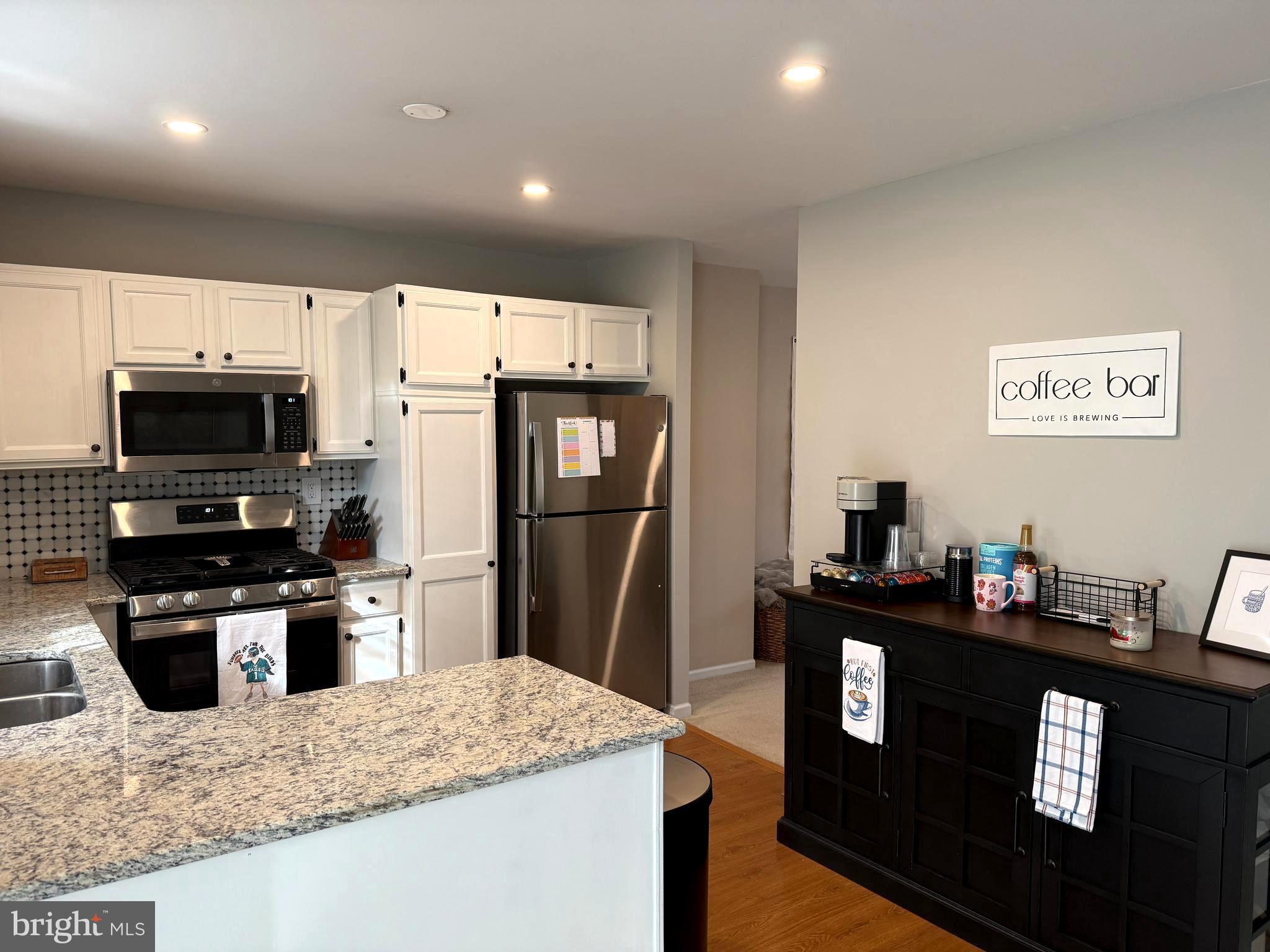 CAMBRIDGE SQ - Residential