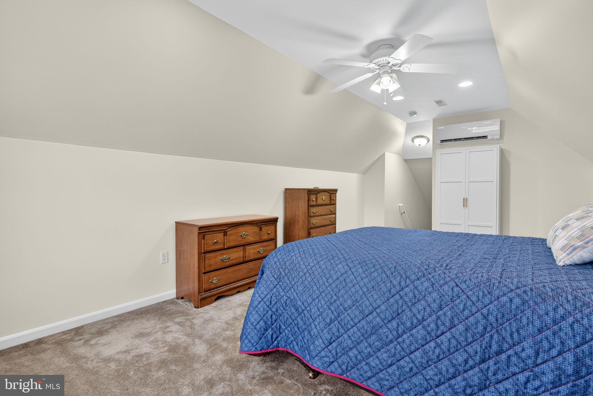 BROOKFIELD - Residential