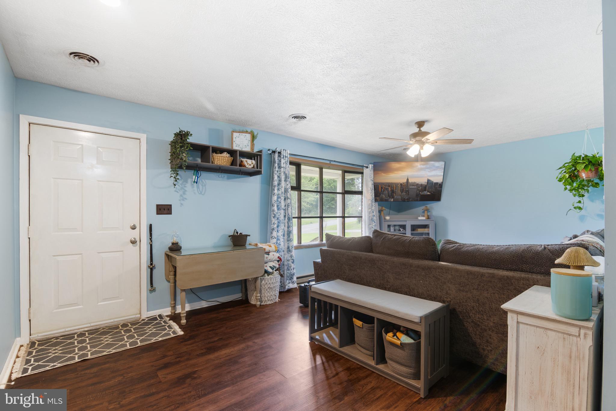 COUNTRY SIDE MANOR - Residential