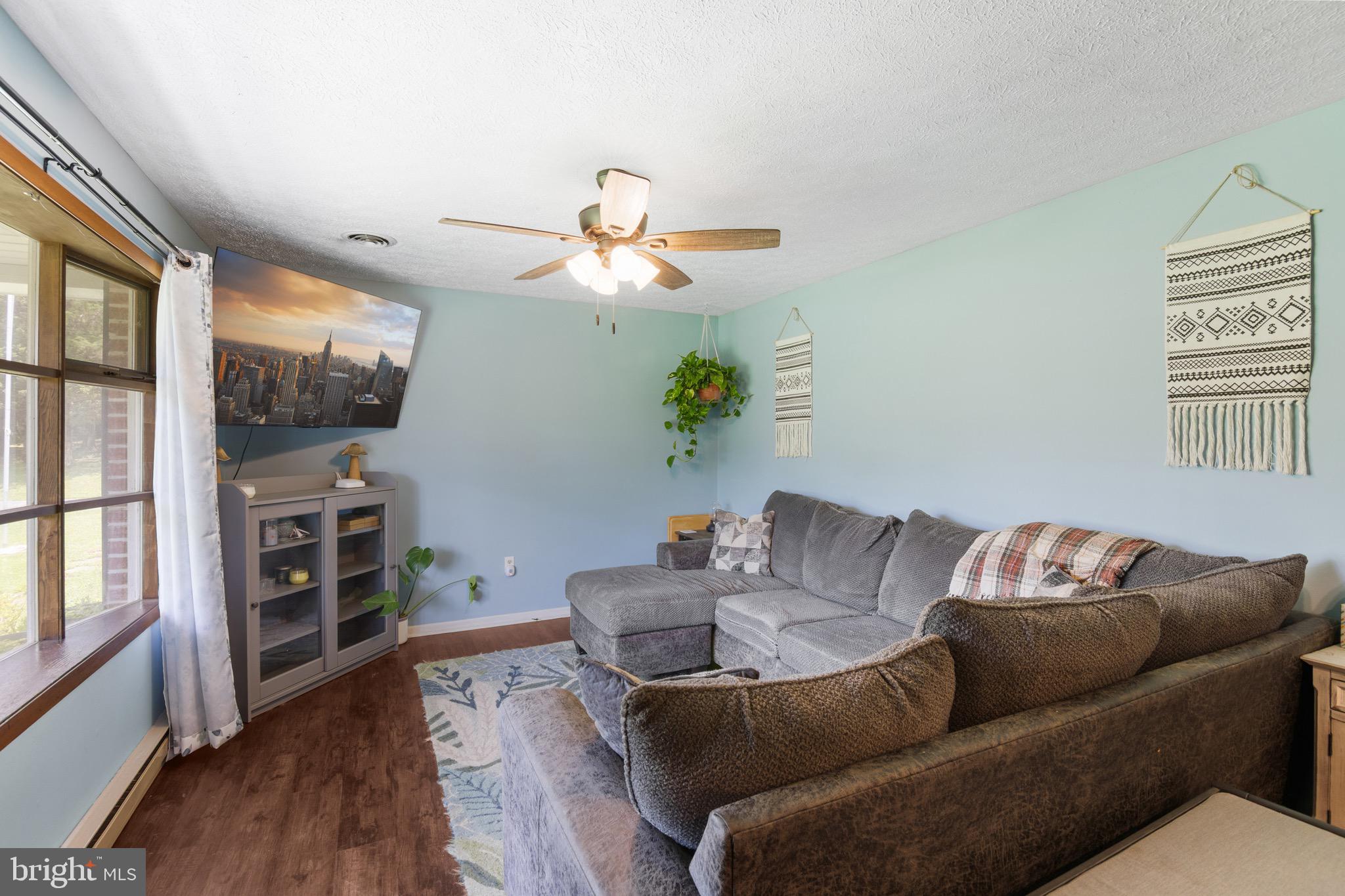 COUNTRY SIDE MANOR - Residential