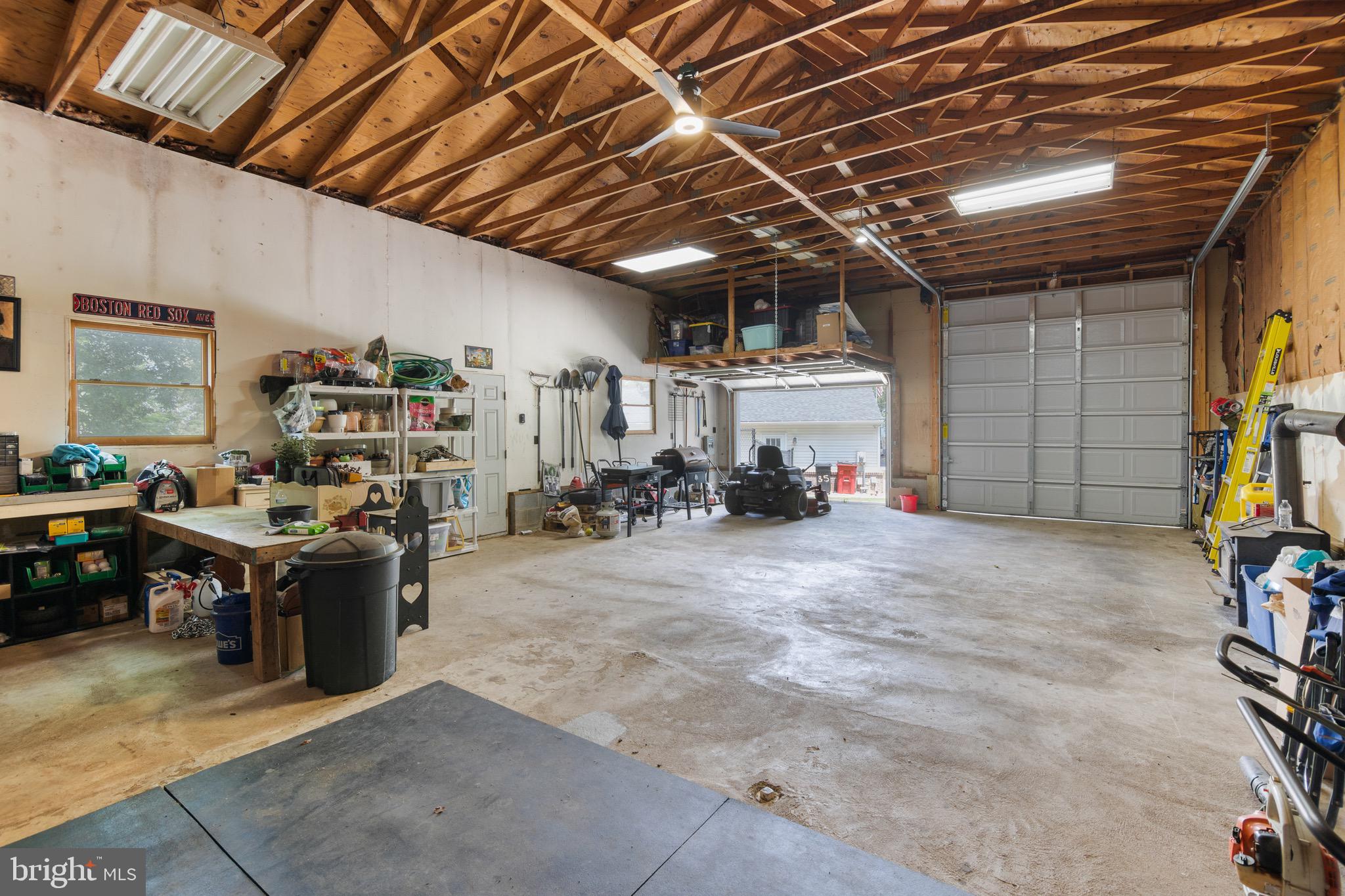 COUNTRY SIDE MANOR - Residential