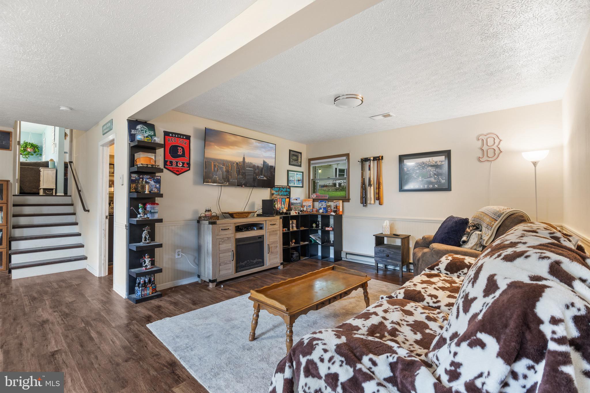 COUNTRY SIDE MANOR - Residential