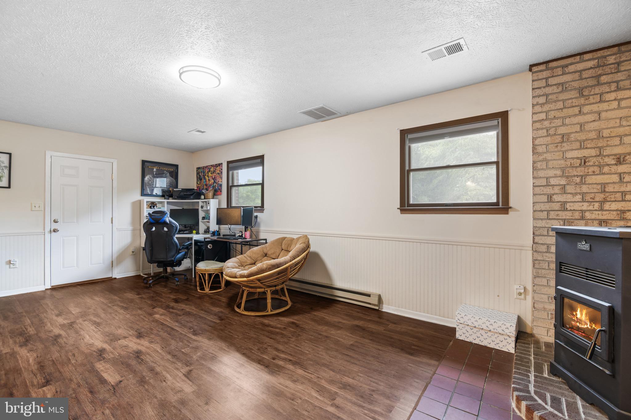 COUNTRY SIDE MANOR - Residential