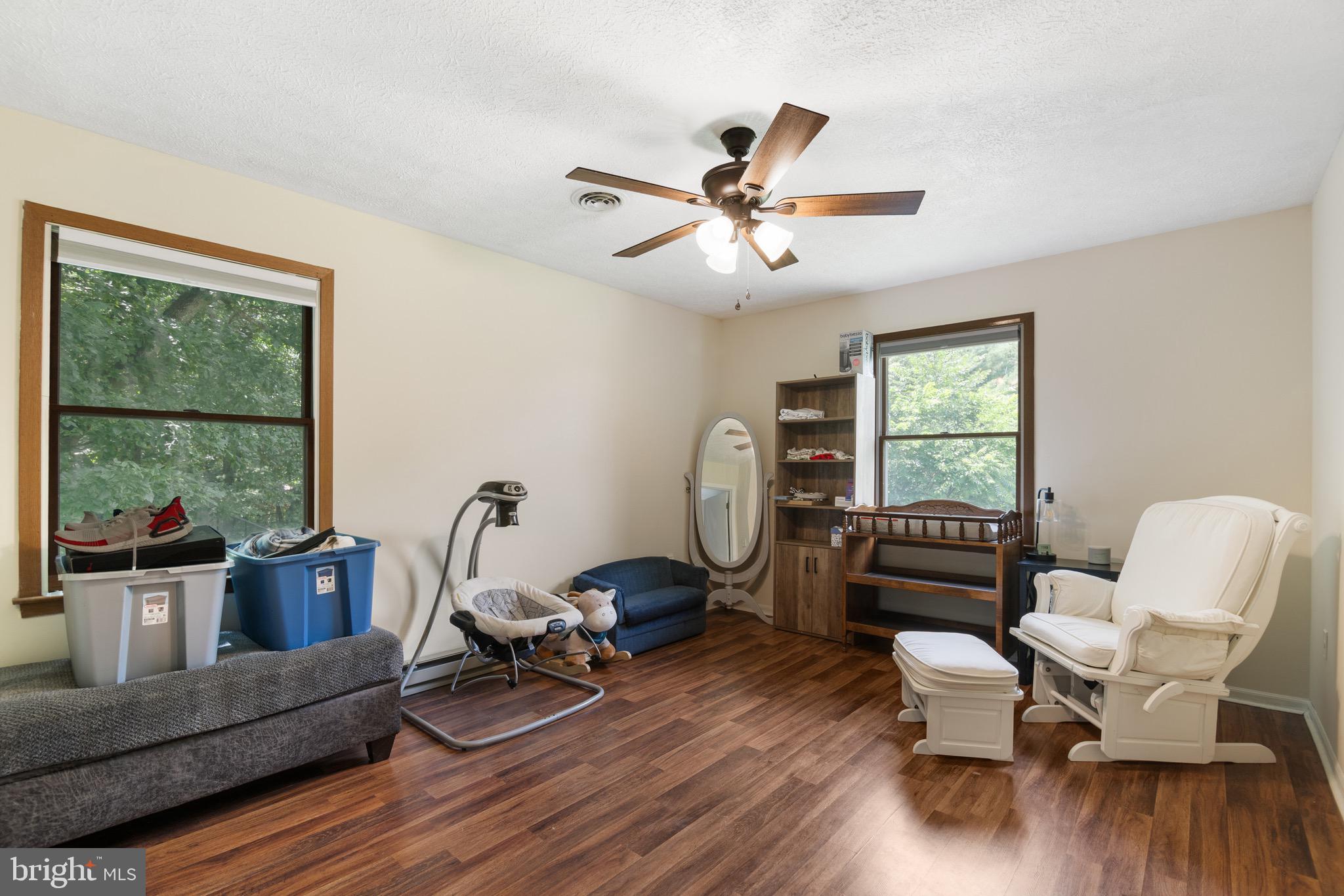 COUNTRY SIDE MANOR - Residential