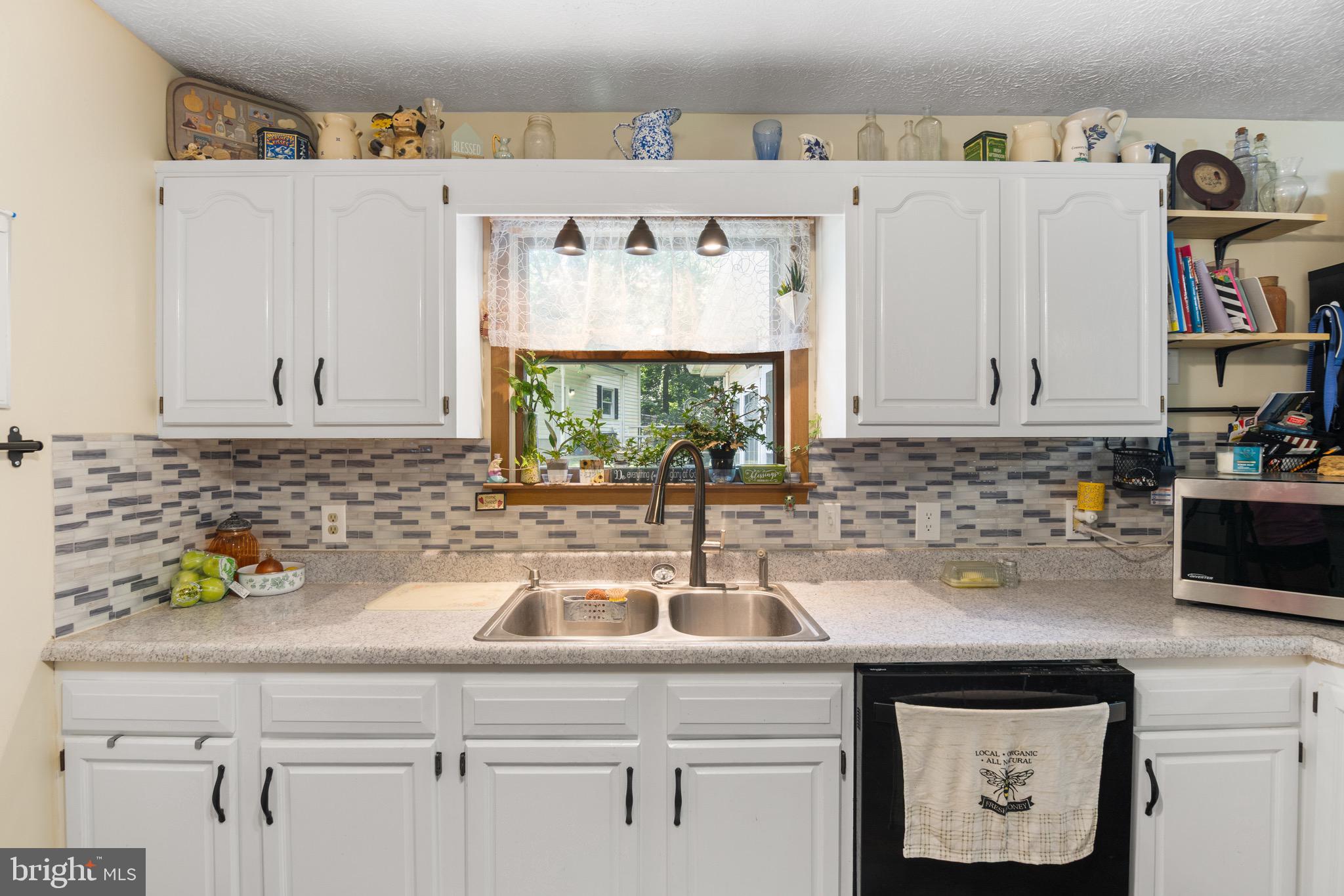 COUNTRY SIDE MANOR - Residential