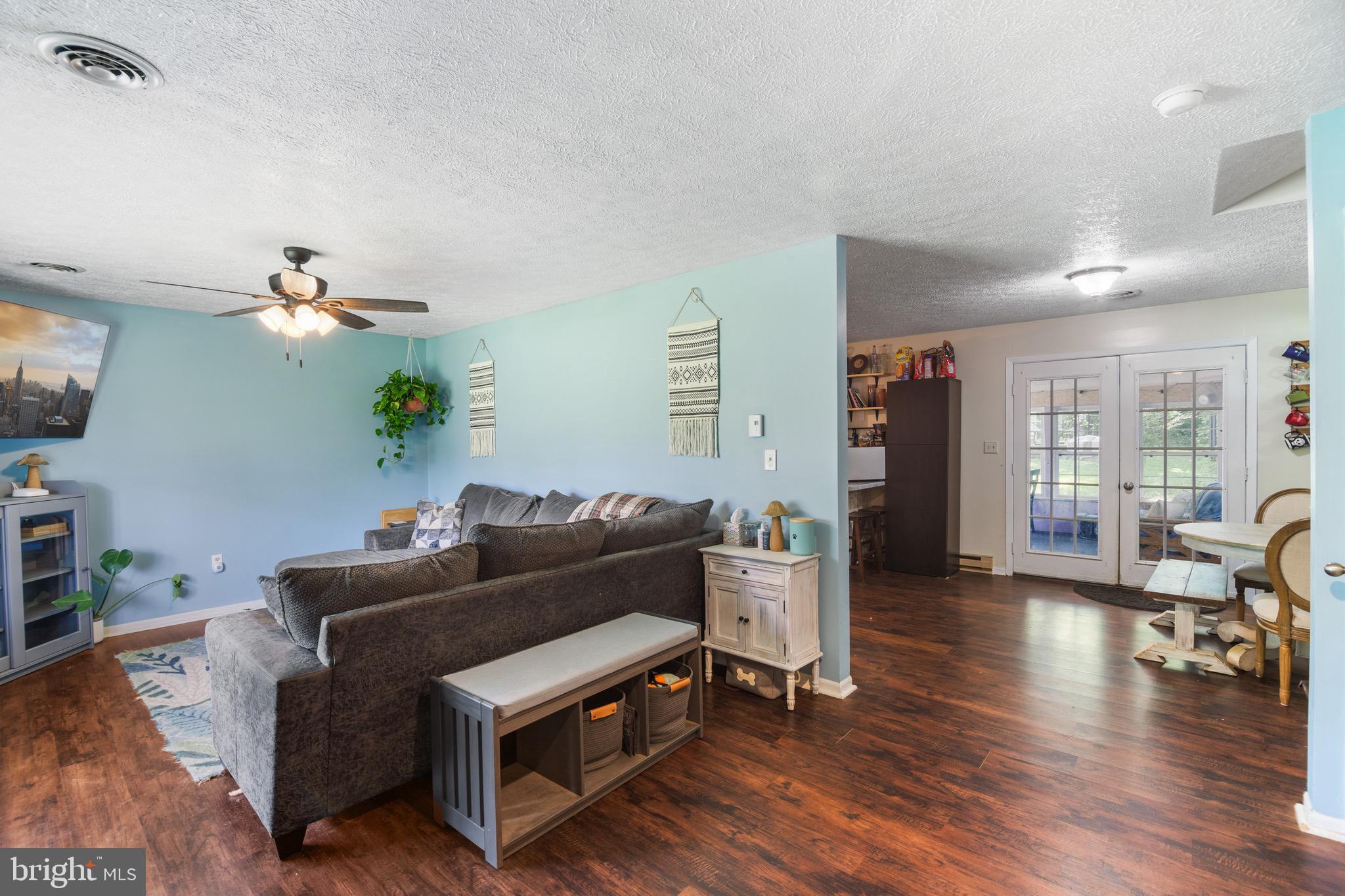 COUNTRY SIDE MANOR - Residential