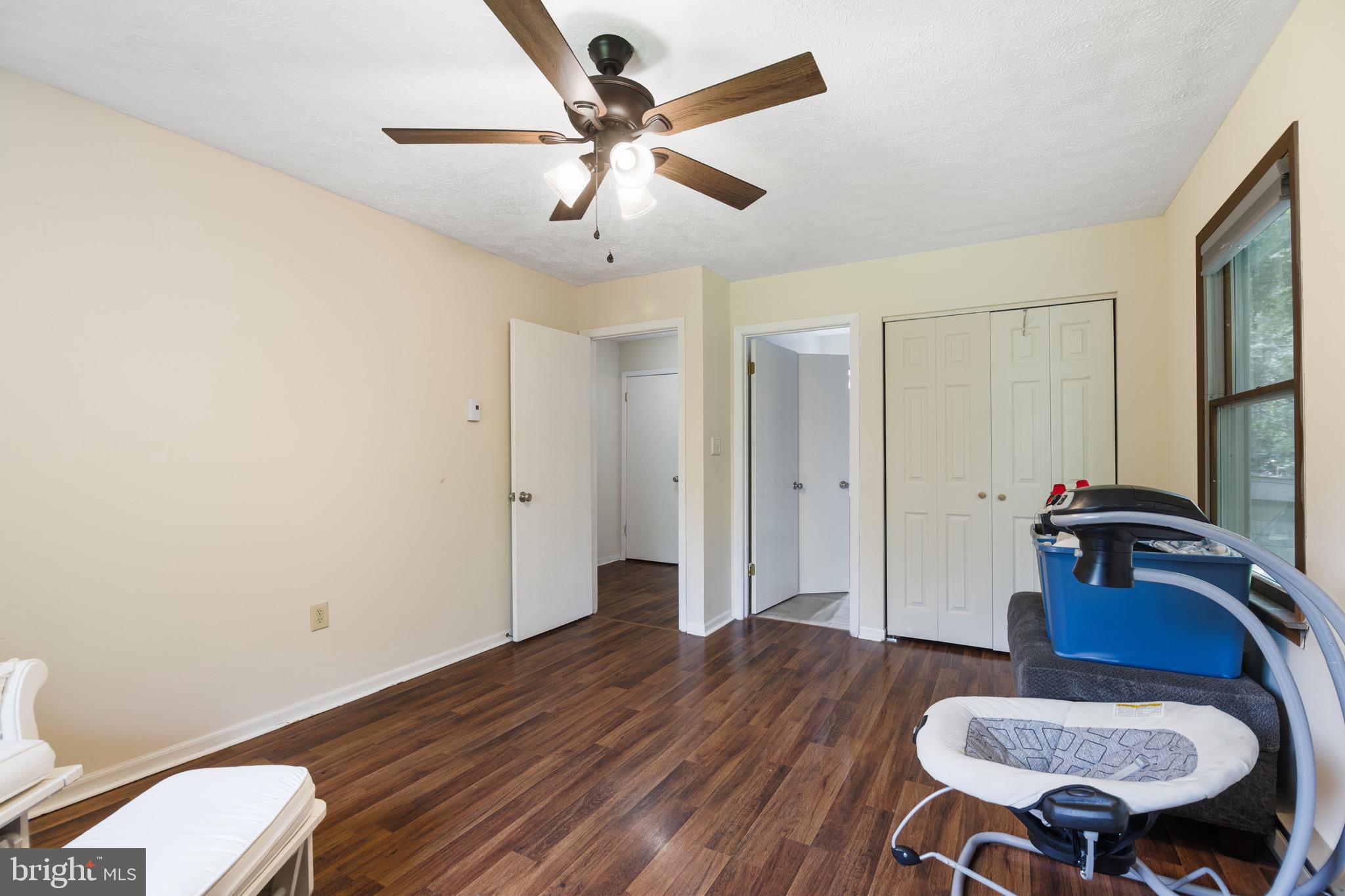 COUNTRY SIDE MANOR - Residential