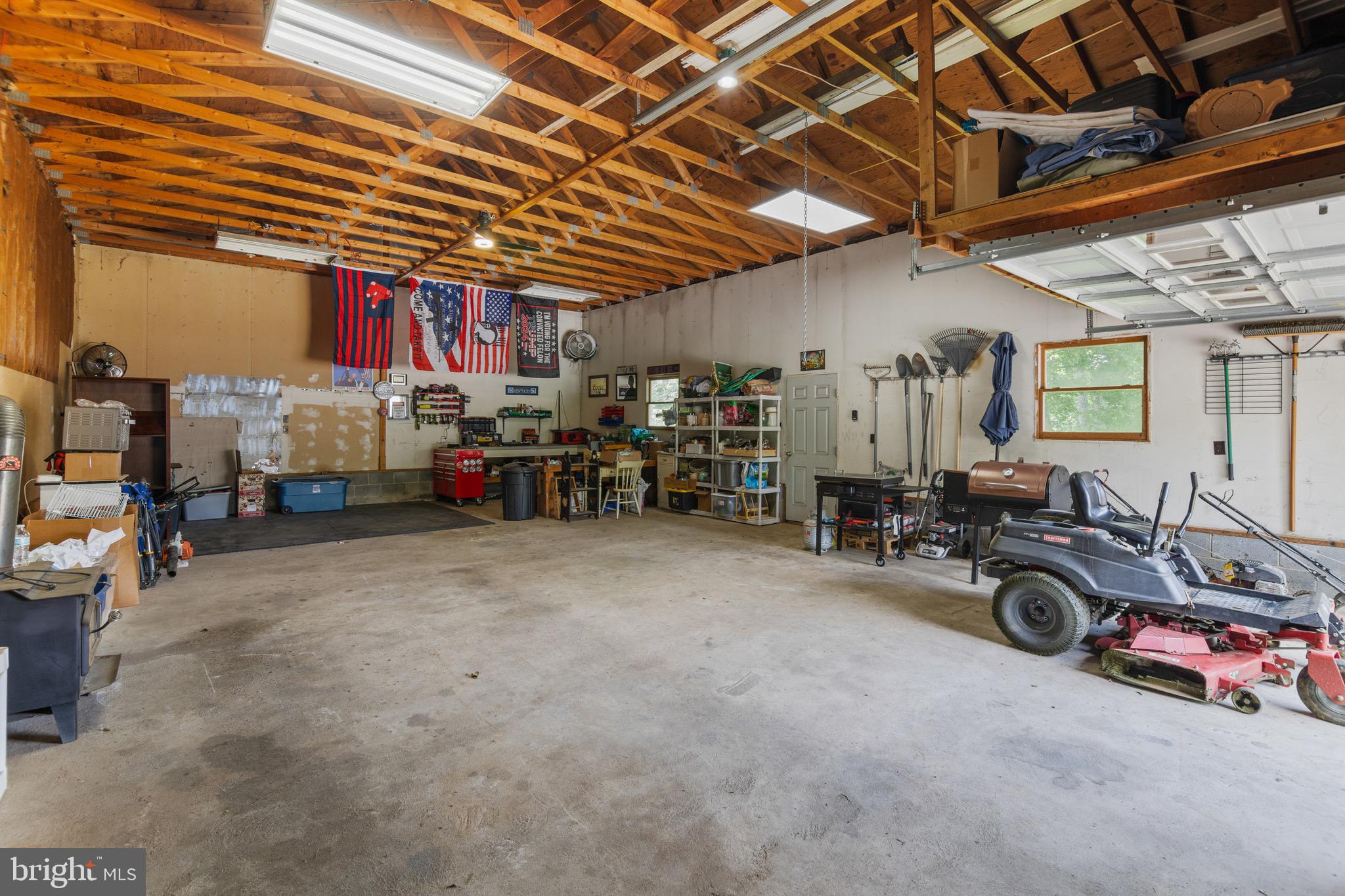 COUNTRY SIDE MANOR - Residential