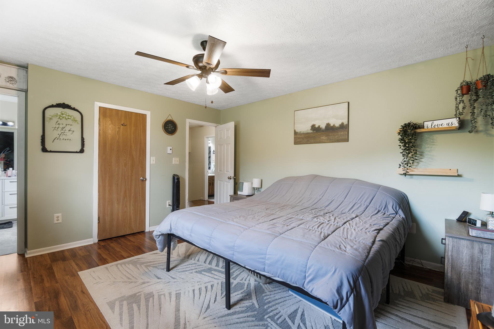 COUNTRY SIDE MANOR - Residential