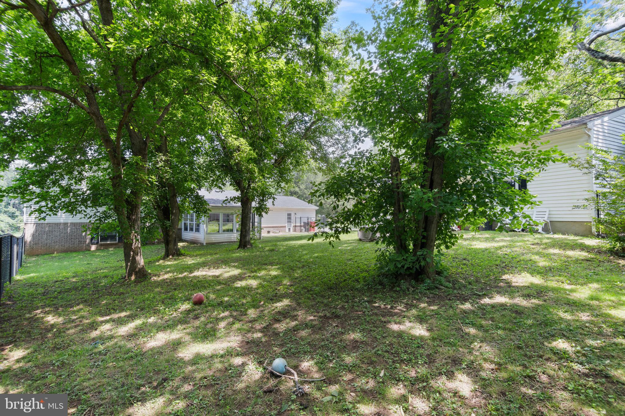 COUNTRY SIDE MANOR - Residential