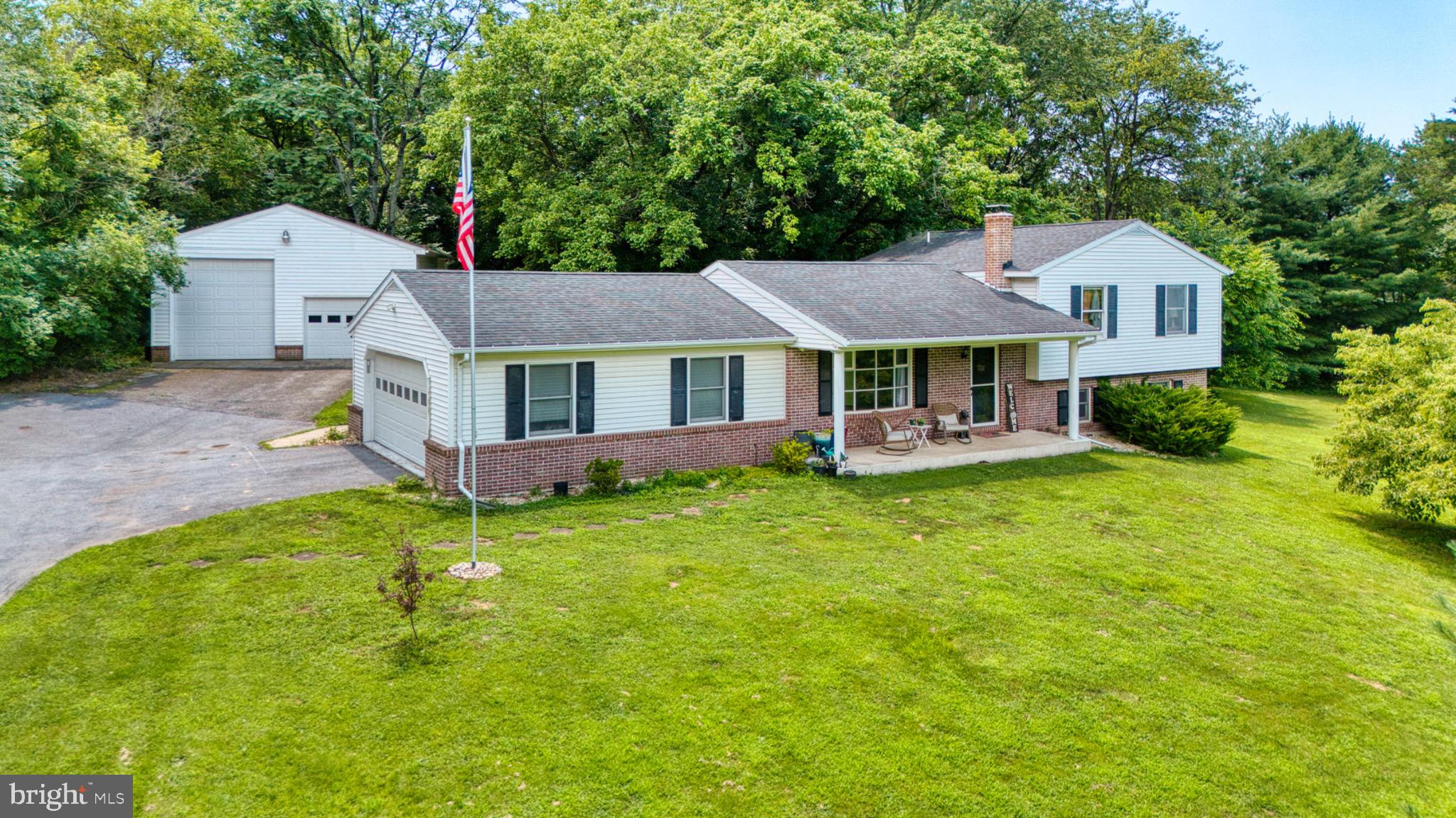 COUNTRY SIDE MANOR - Residential