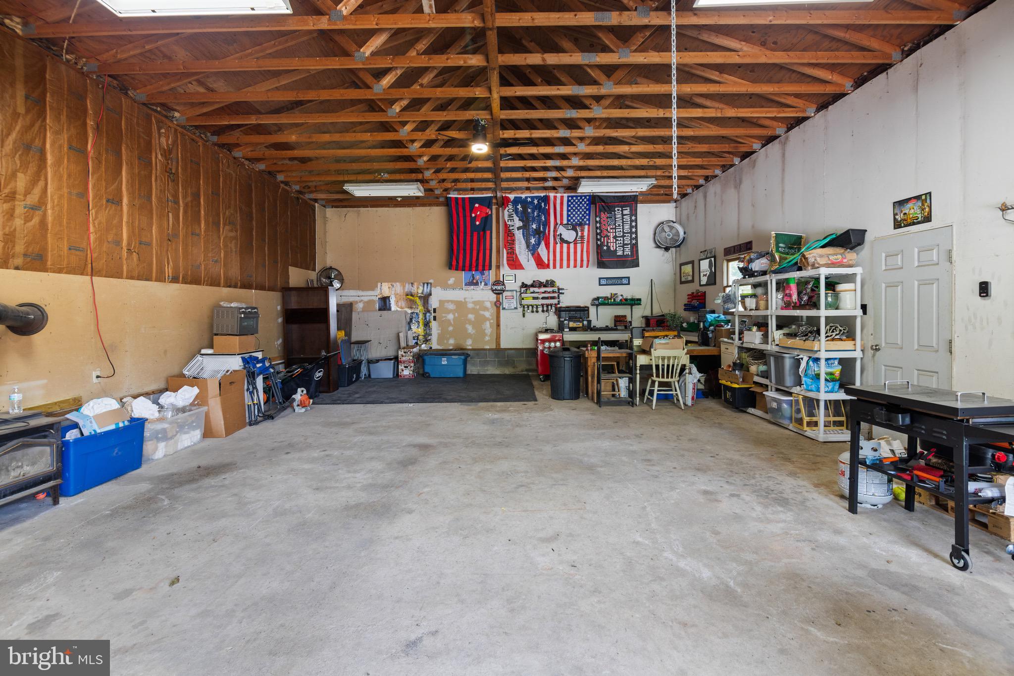 COUNTRY SIDE MANOR - Residential