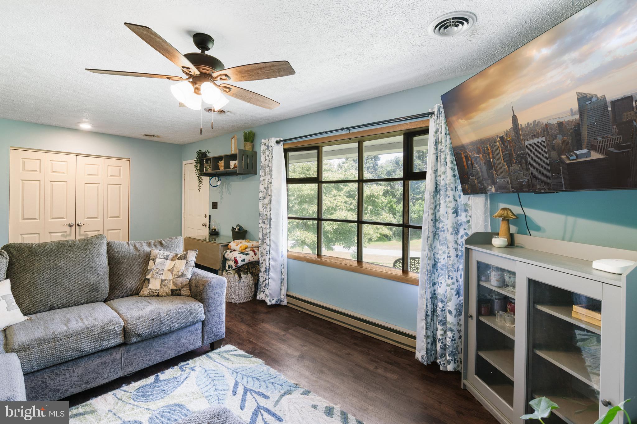 COUNTRY SIDE MANOR - Residential