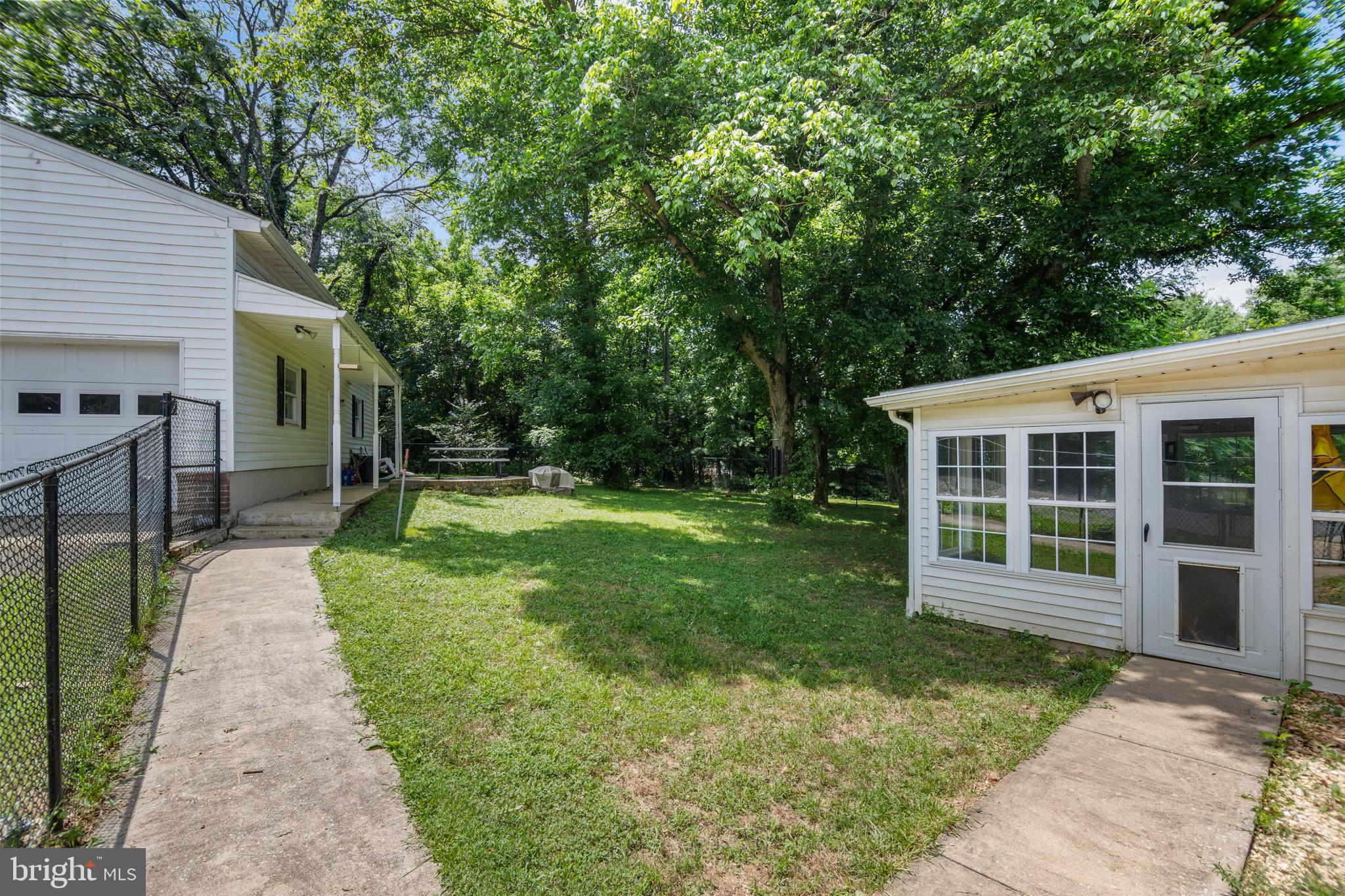 COUNTRY SIDE MANOR - Residential