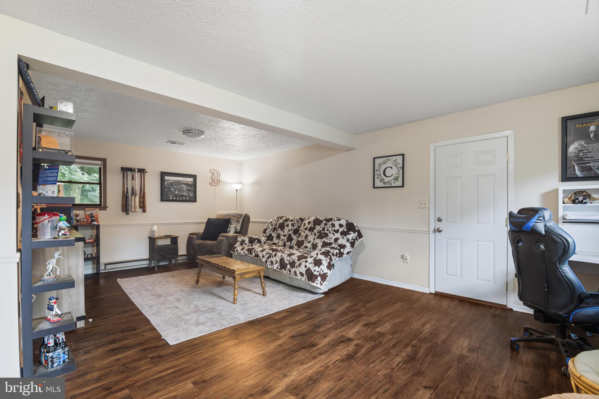 COUNTRY SIDE MANOR - Residential