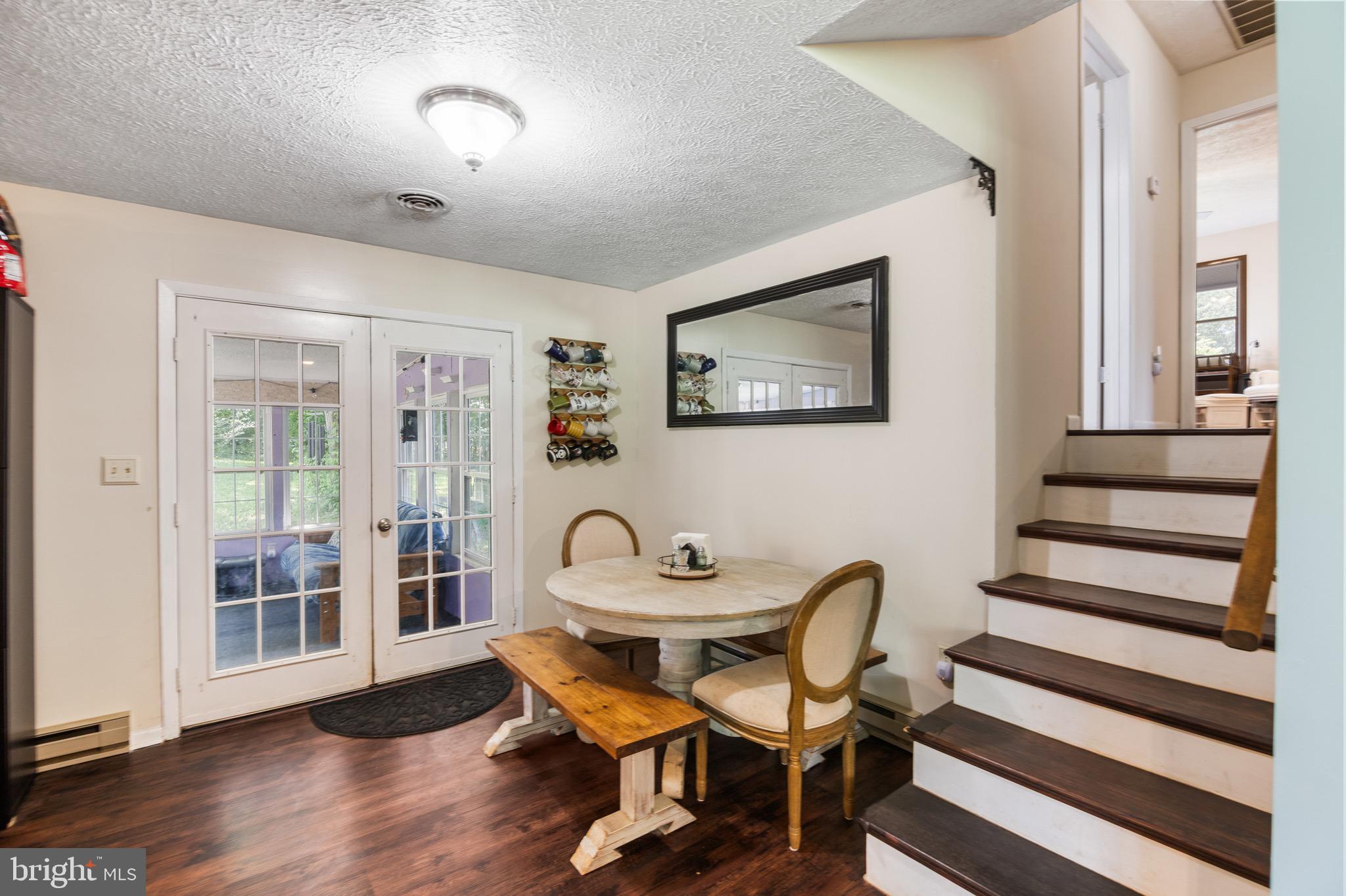 COUNTRY SIDE MANOR - Residential