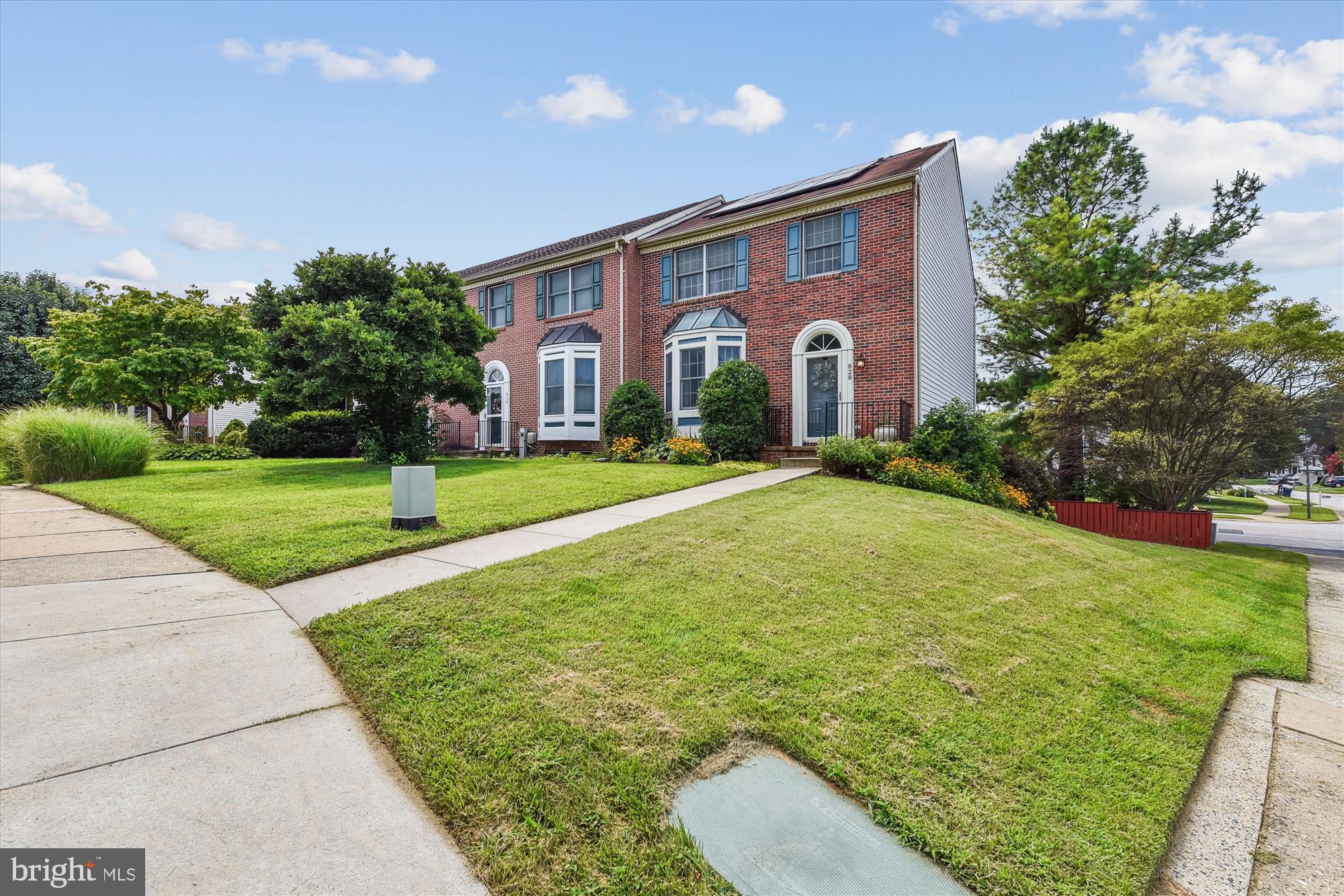 828 ALBION PLACE