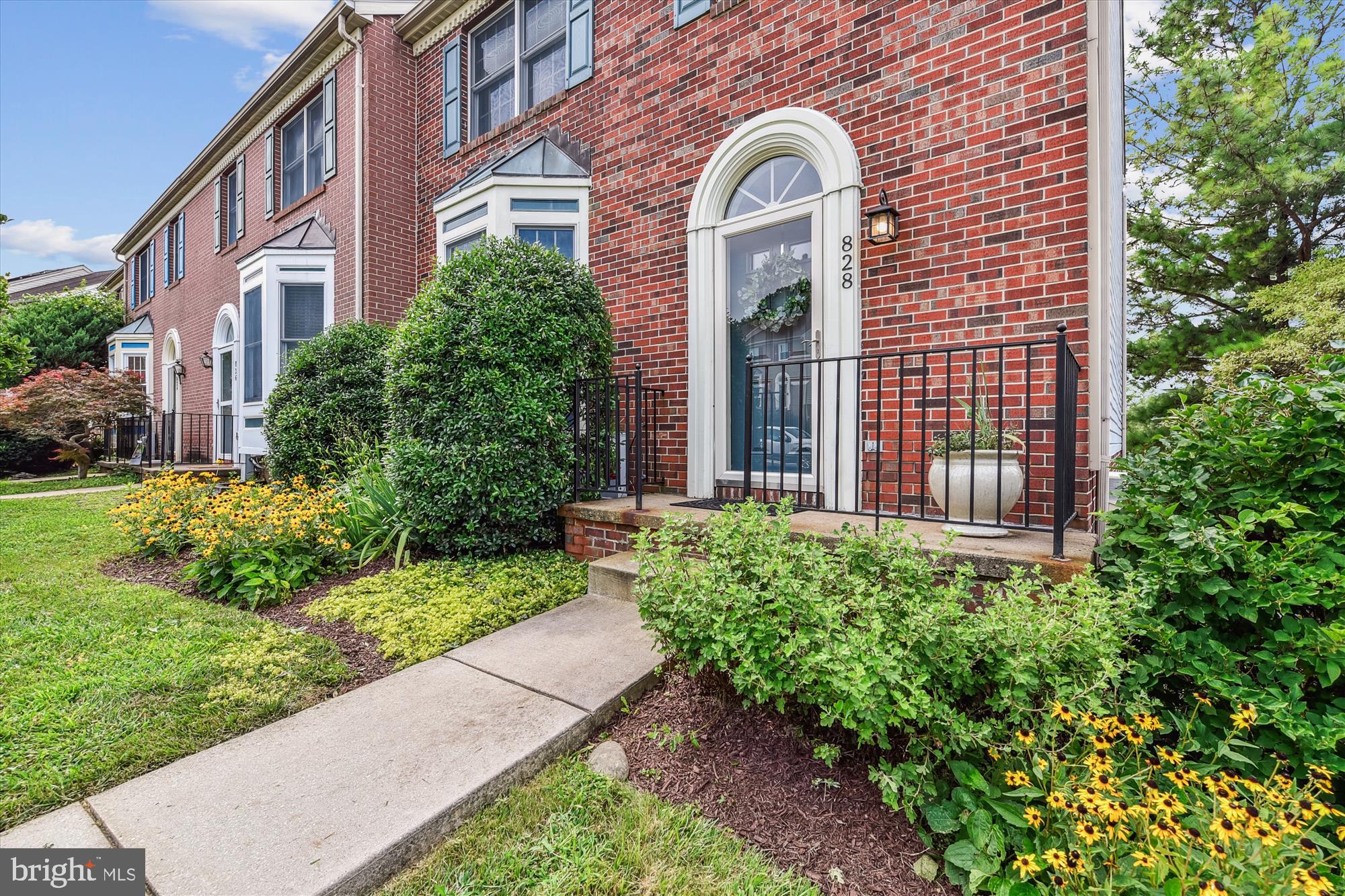 828 ALBION PLACE