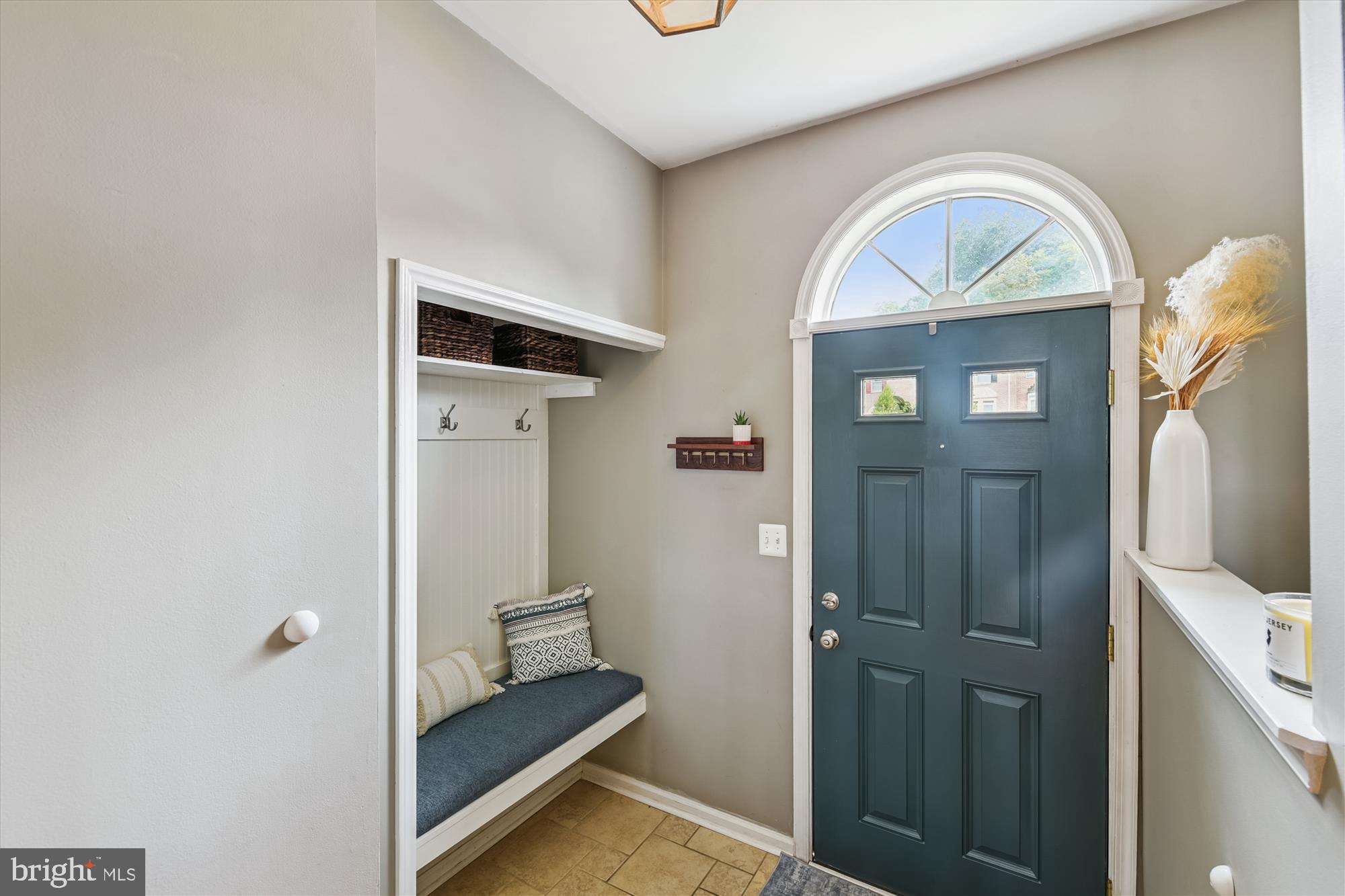 828 ALBION PLACE