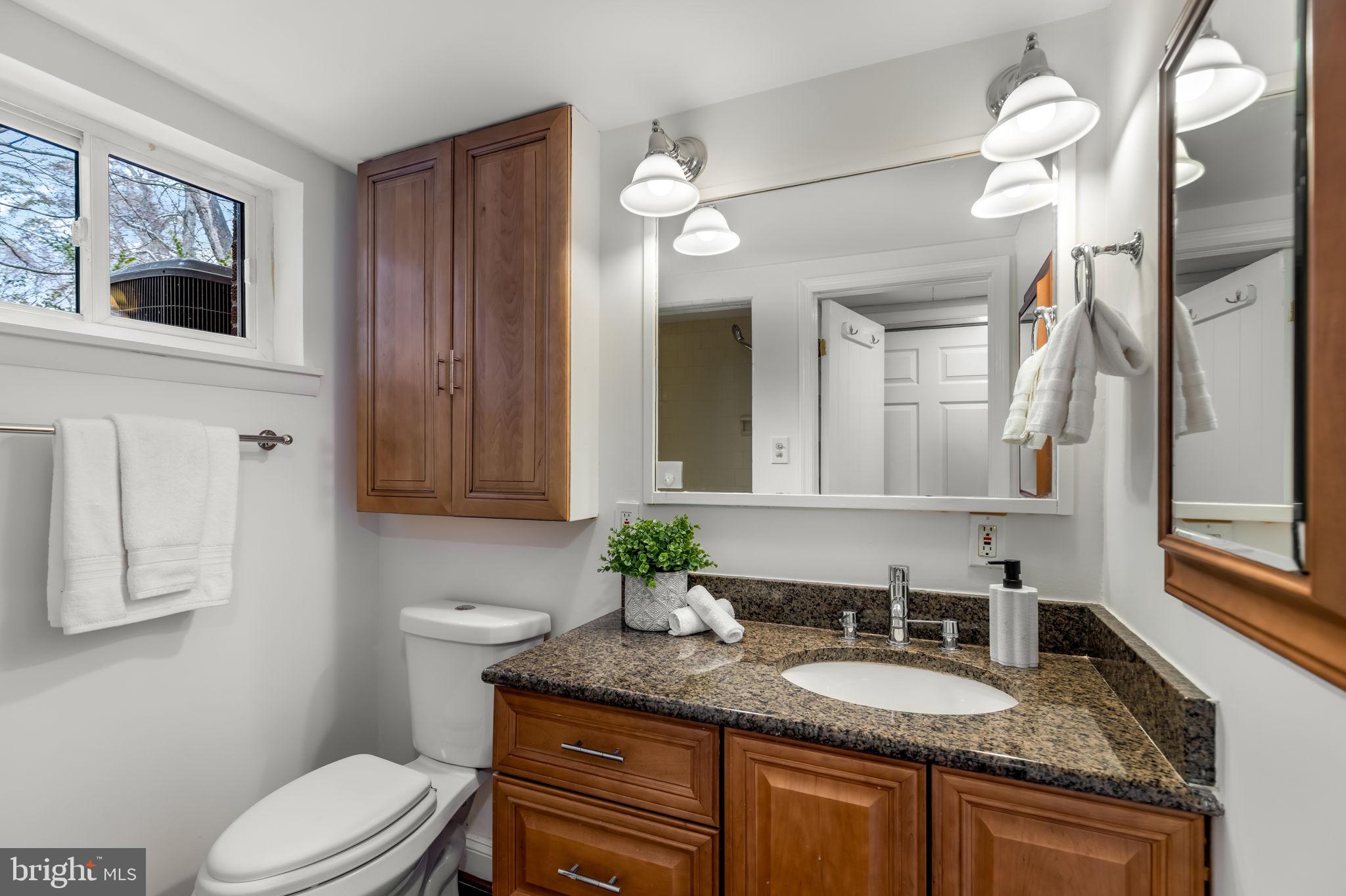 LAKE BARCROFT - Residential