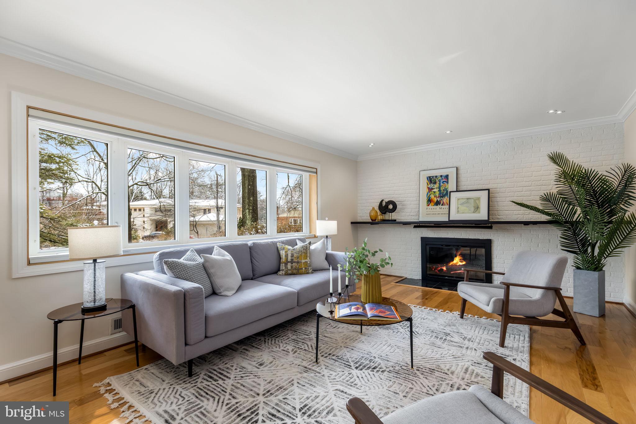 LAKE BARCROFT - Residential