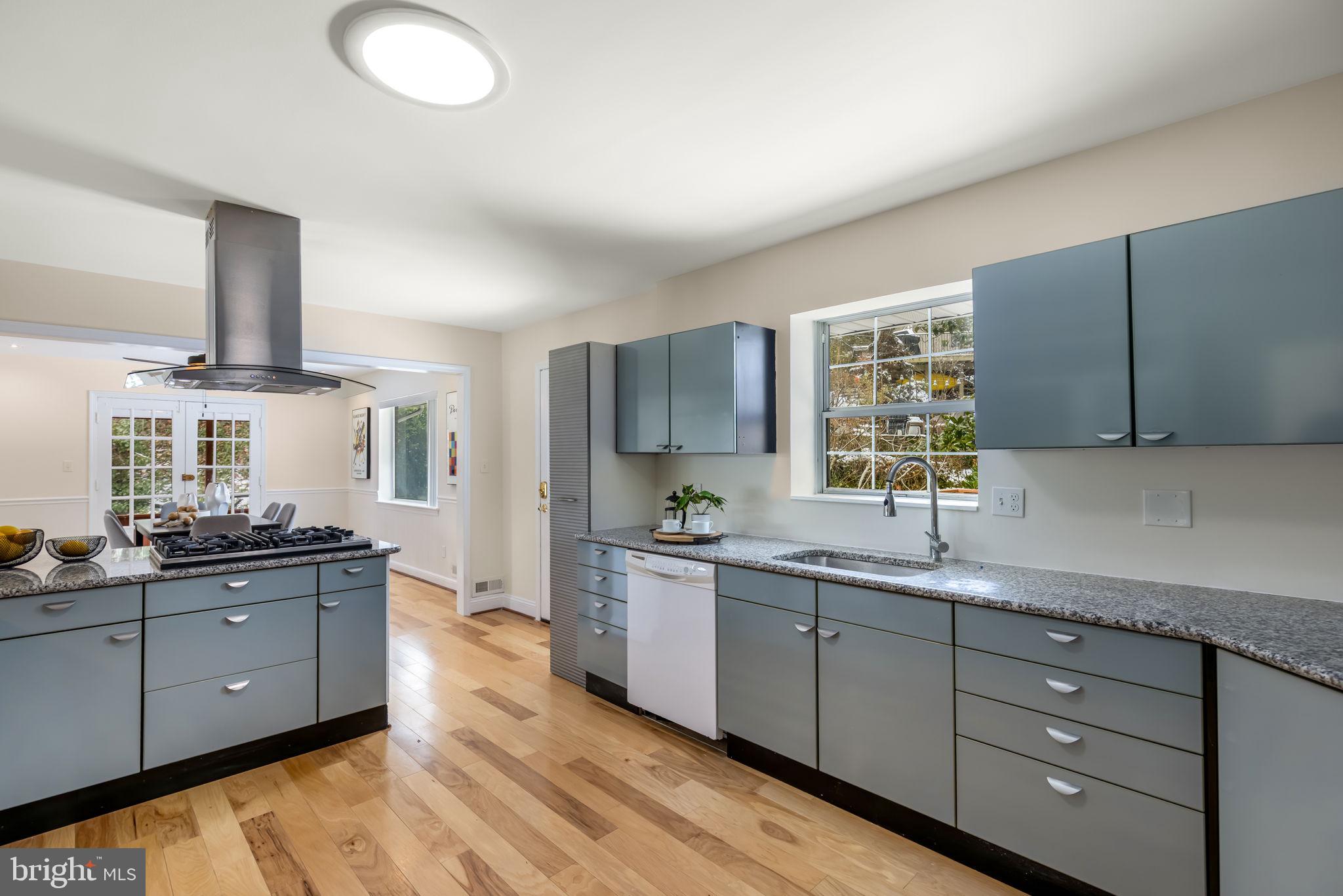 LAKE BARCROFT - Residential