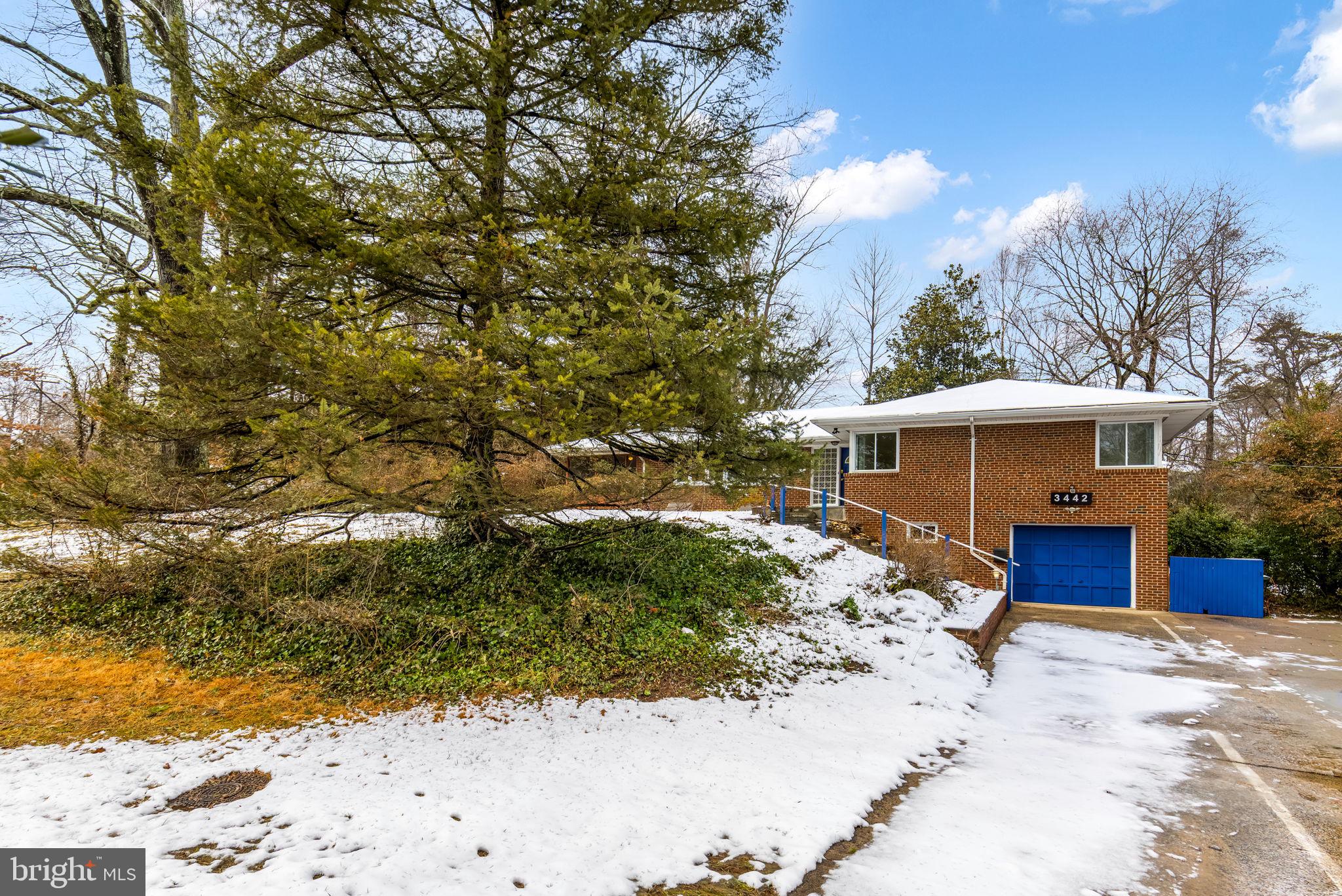 LAKE BARCROFT - Residential