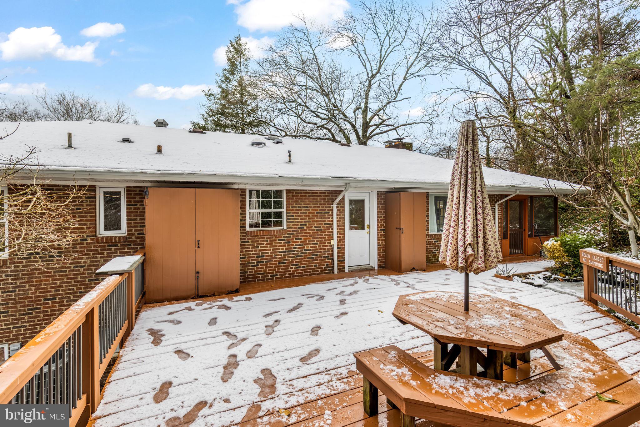 LAKE BARCROFT - Residential