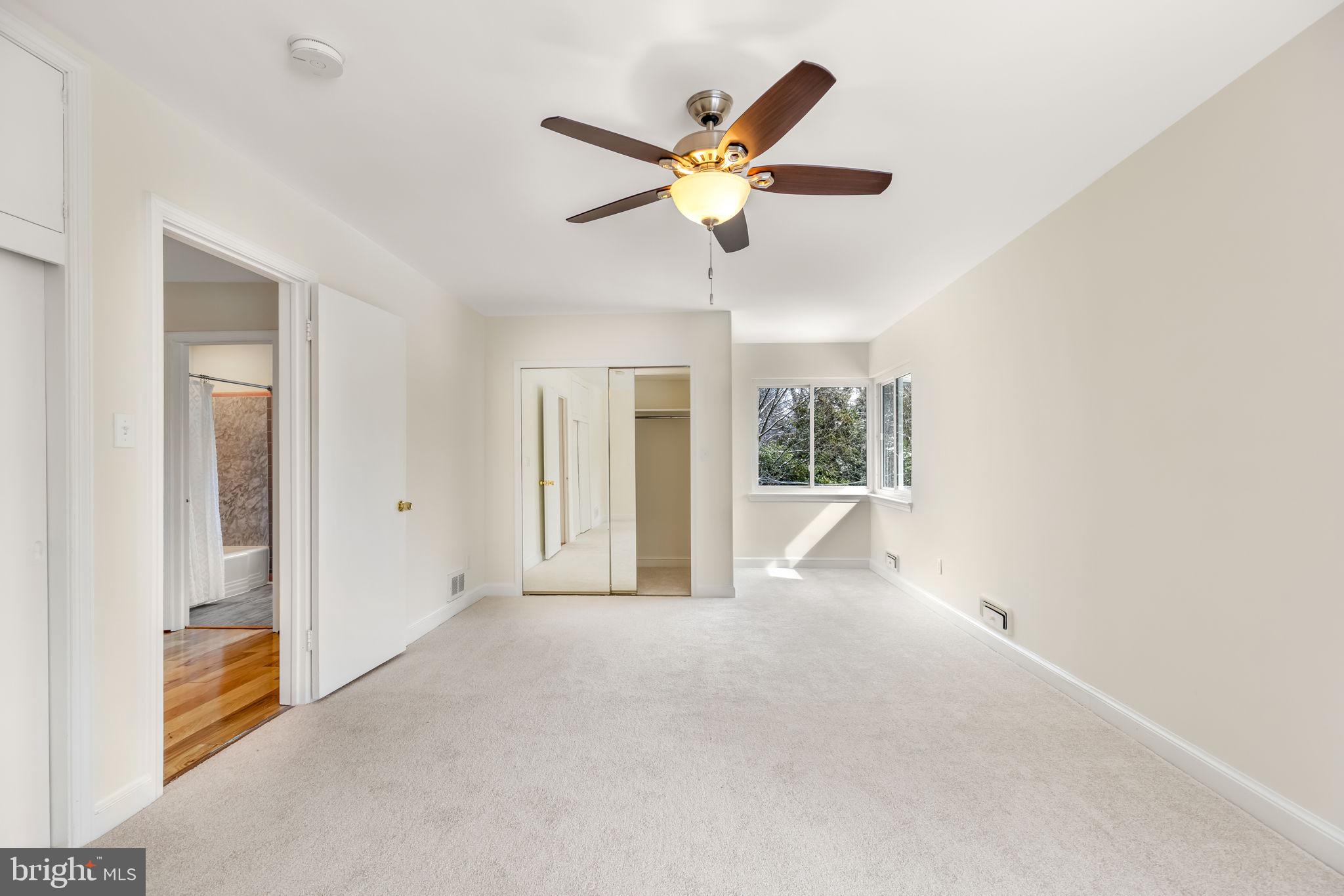 LAKE BARCROFT - Residential