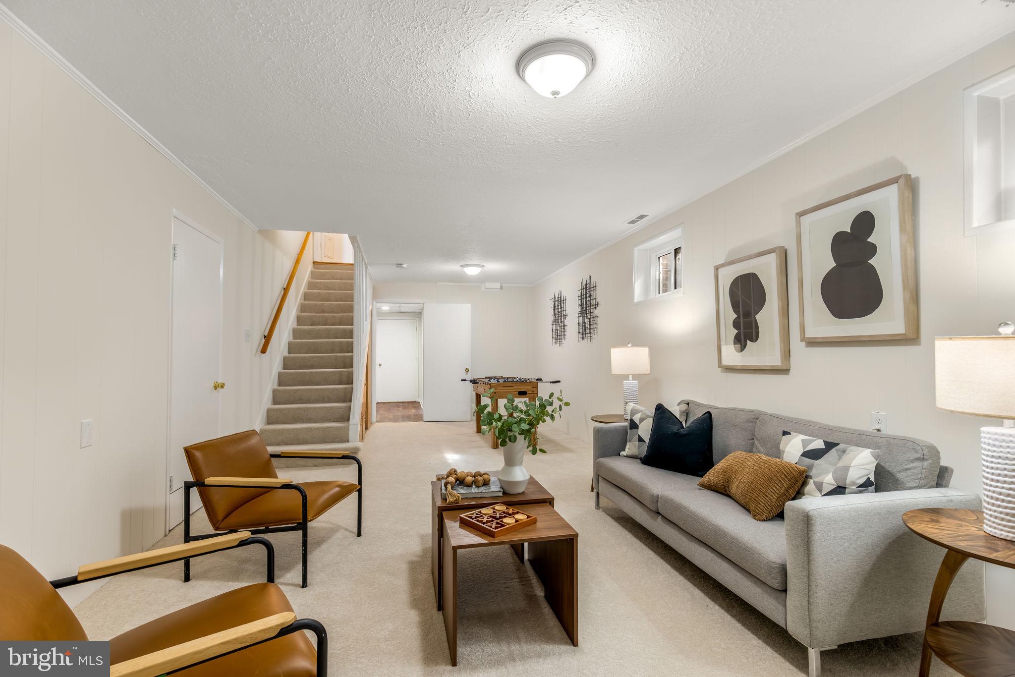 LAKE BARCROFT - Residential