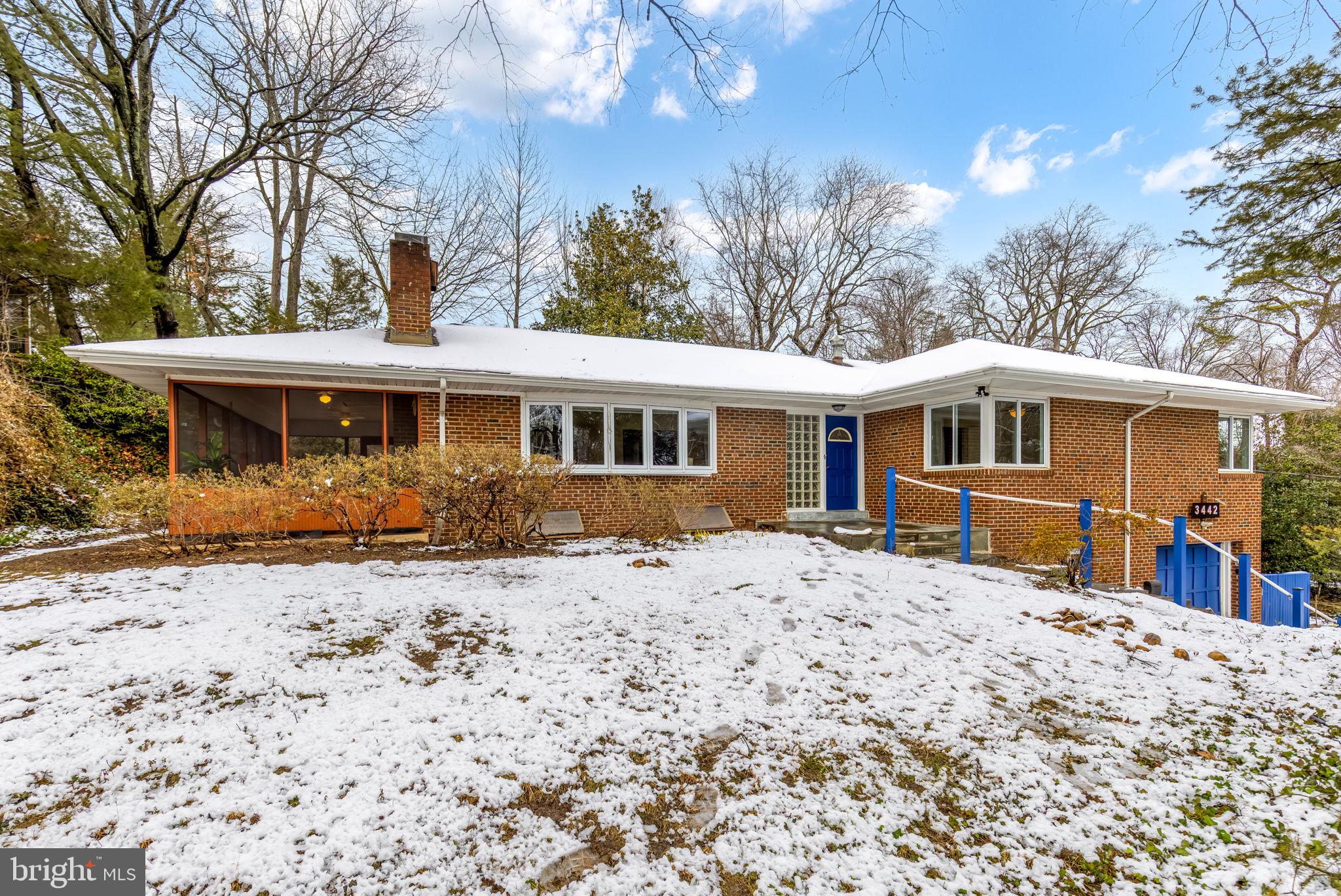 LAKE BARCROFT - Residential