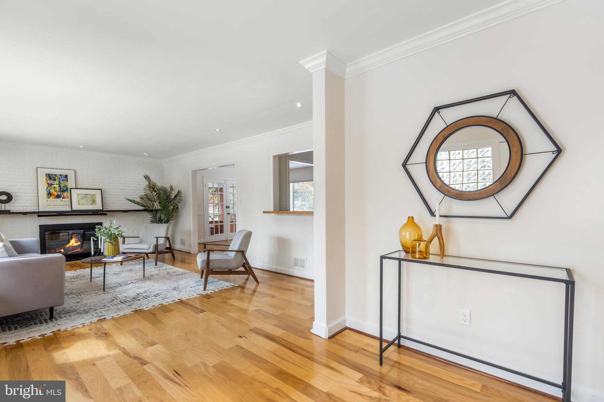 LAKE BARCROFT - Residential