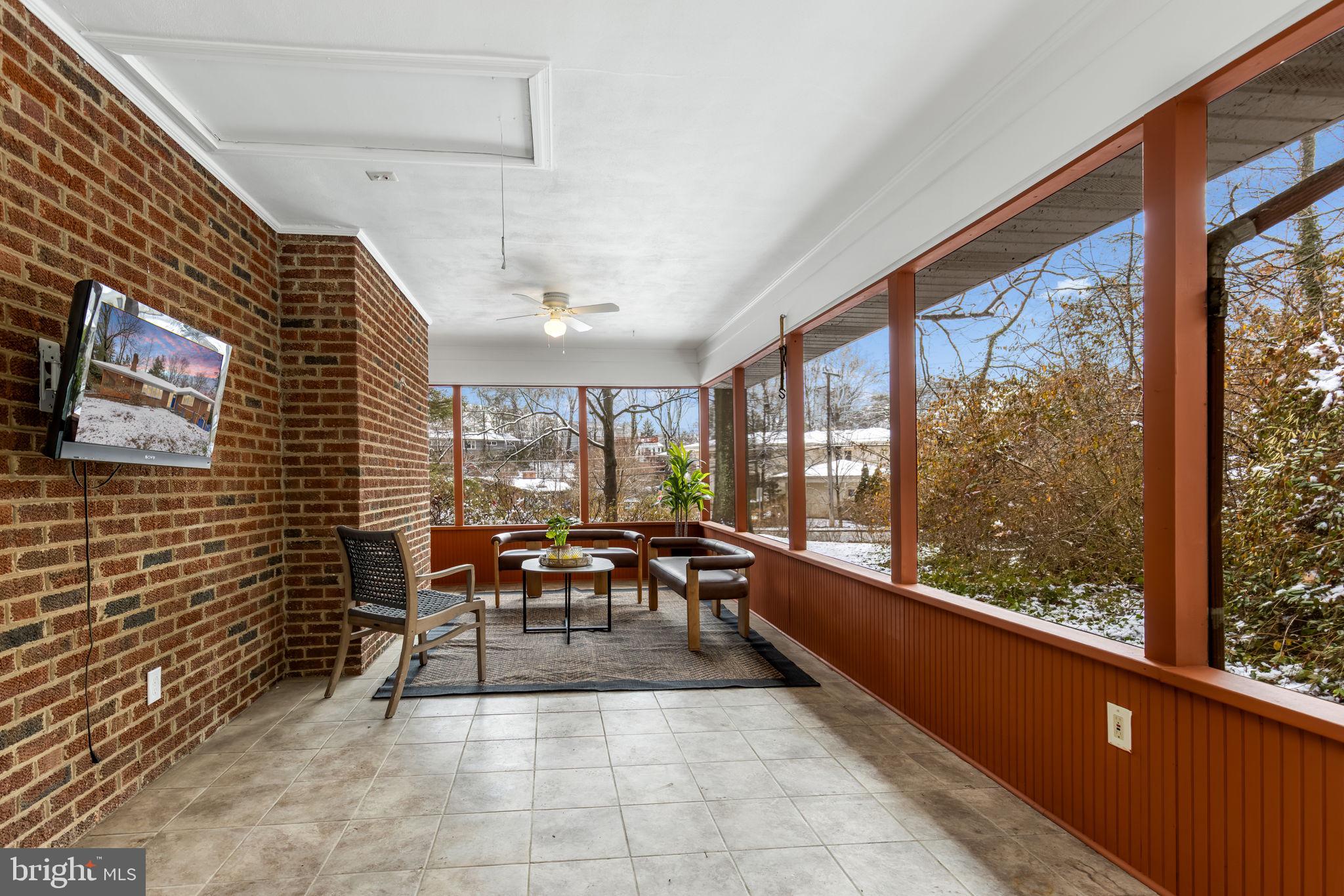 LAKE BARCROFT - Residential