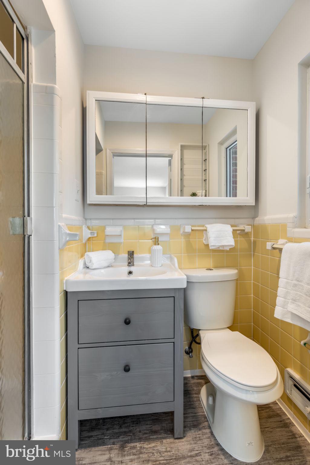 LAKE BARCROFT - Residential