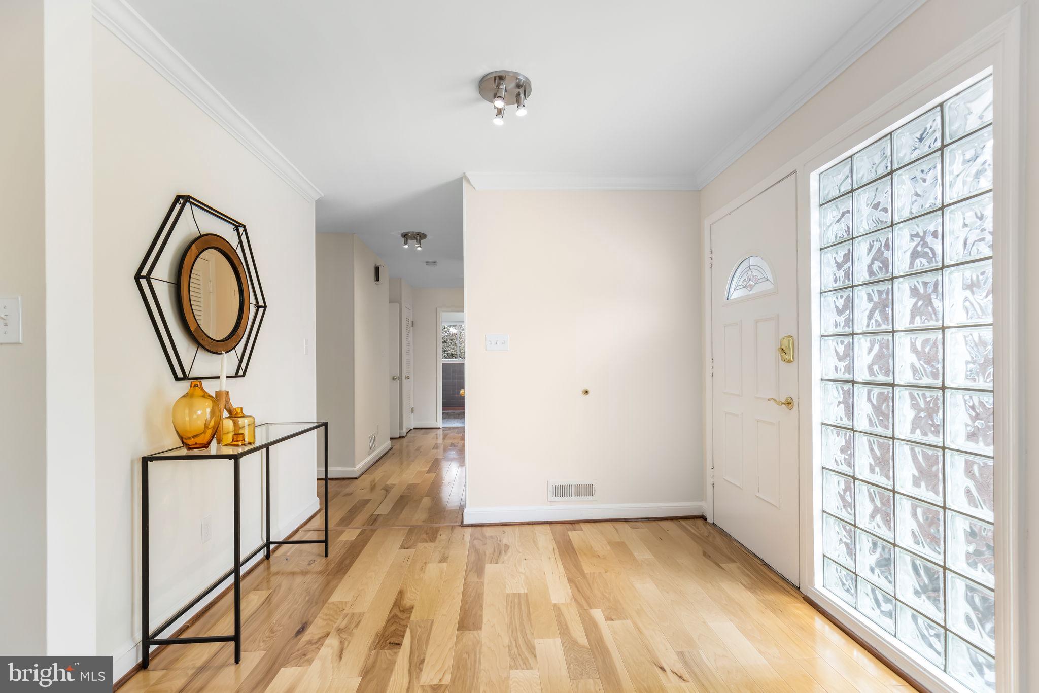 LAKE BARCROFT - Residential