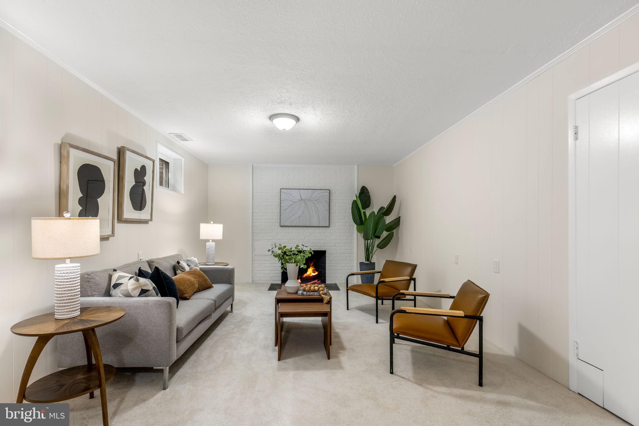 LAKE BARCROFT - Residential