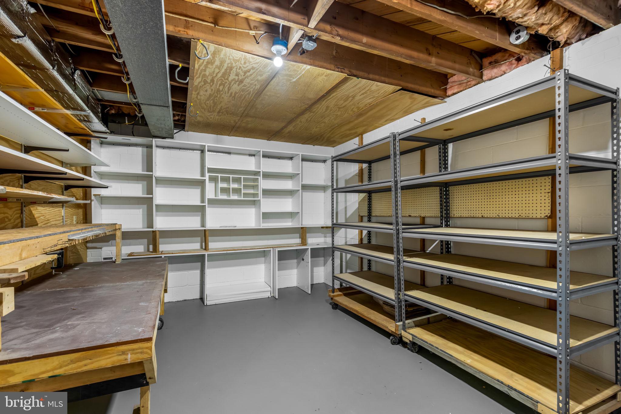 LAKE BARCROFT - Residential