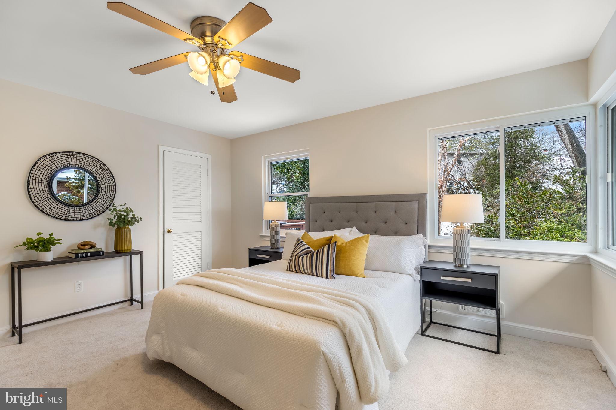 LAKE BARCROFT - Residential