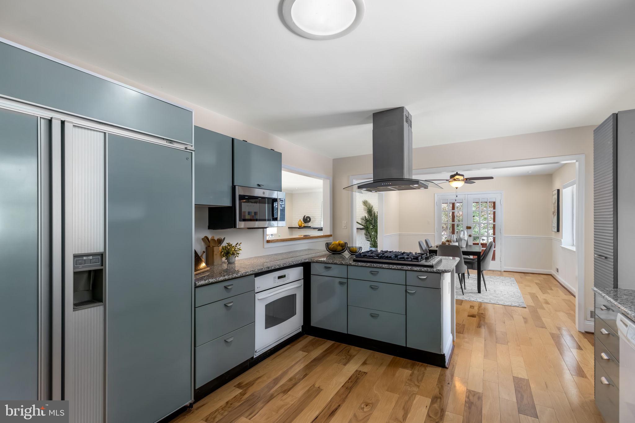 LAKE BARCROFT - Residential