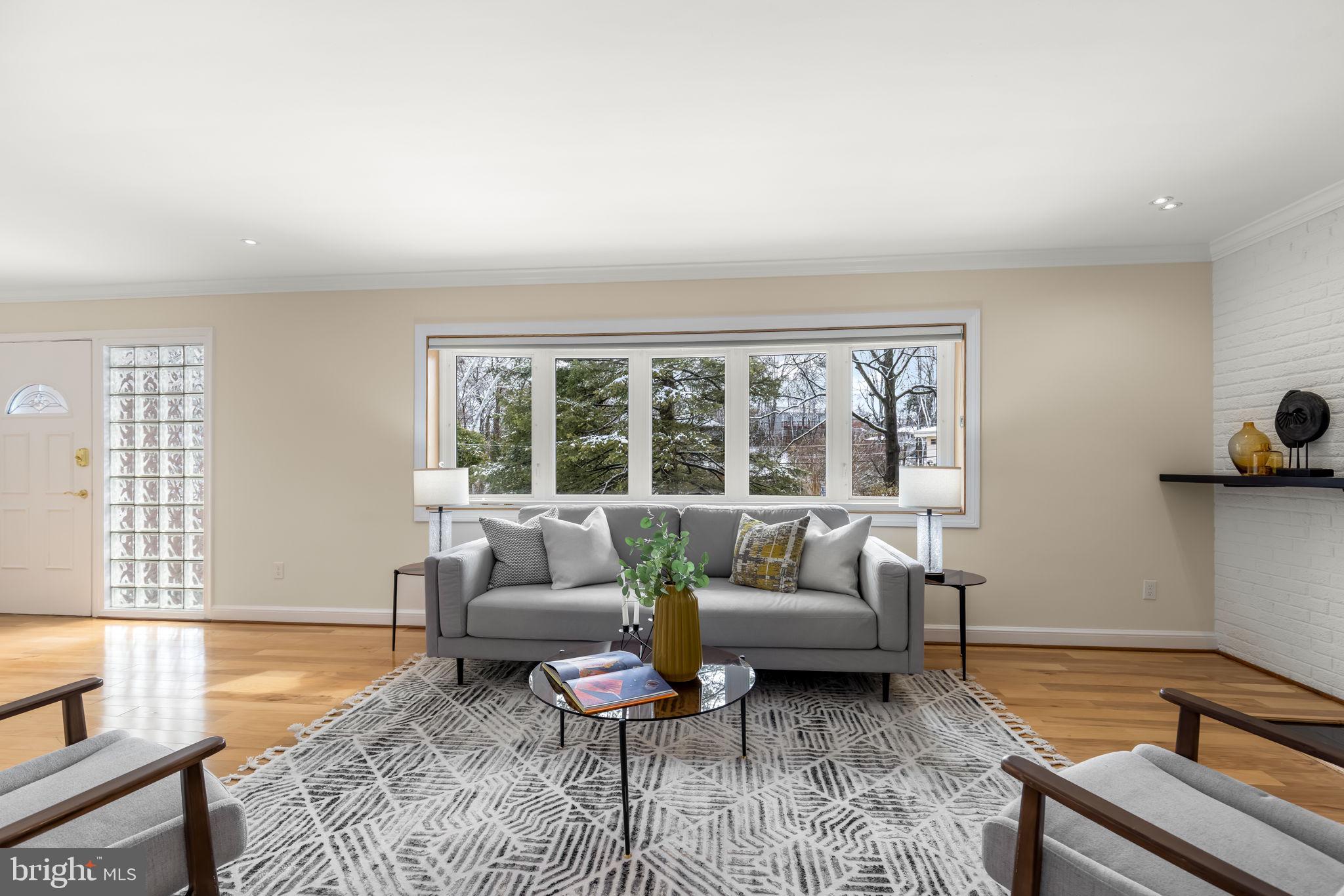 LAKE BARCROFT - Residential