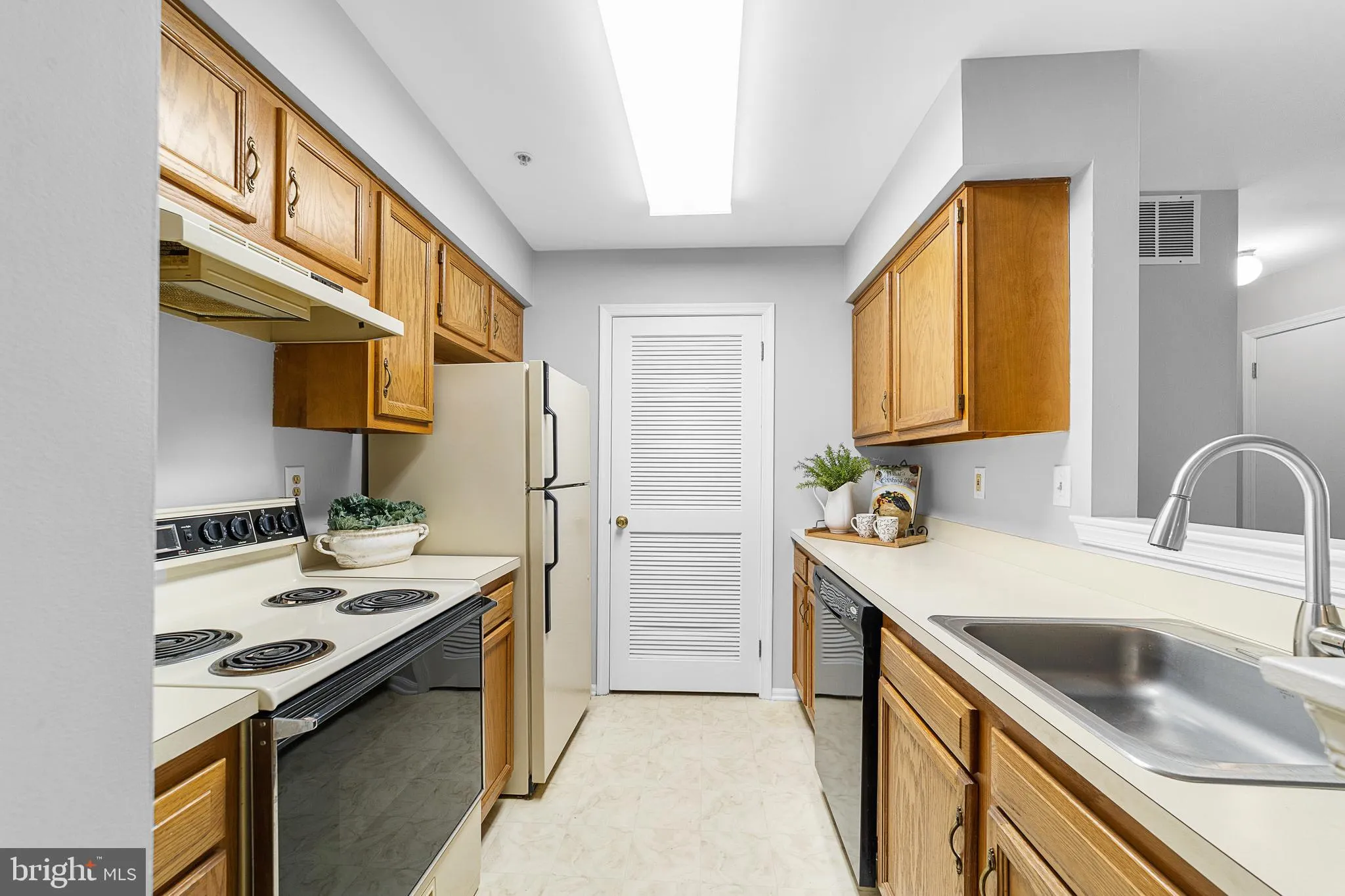 Mantua, New Jersey 08051, United States, 2 Bedrooms Bedrooms, ,2 BathroomsBathrooms,Residential,Pending,25244