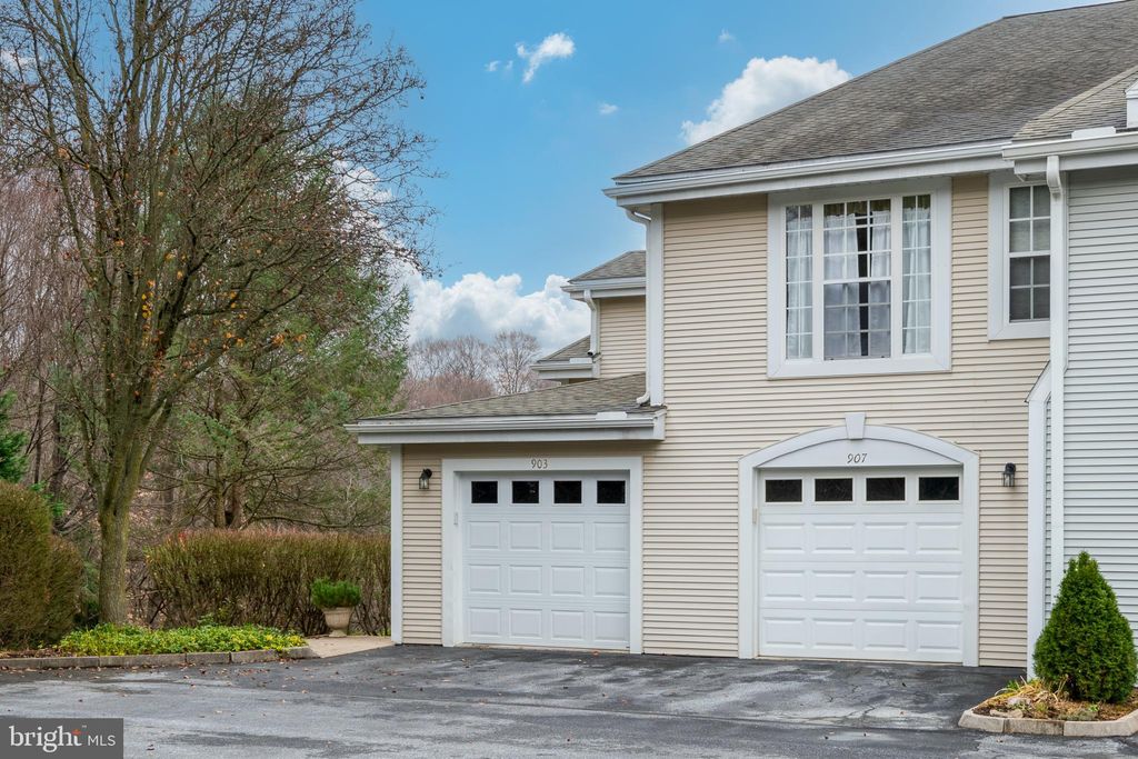 Photo of 903 COUNTRY PLACE DR, LANCASTER, PA 17601 (MLS # PALA2029110)