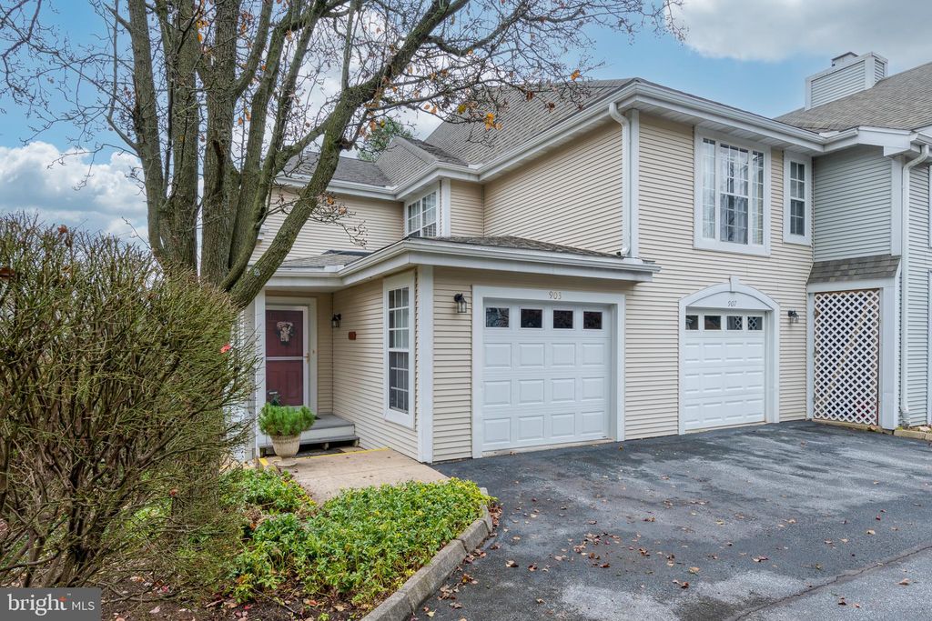 Photo of 903 COUNTRY PLACE DR, LANCASTER, PA 17601 (MLS # PALA2029110)