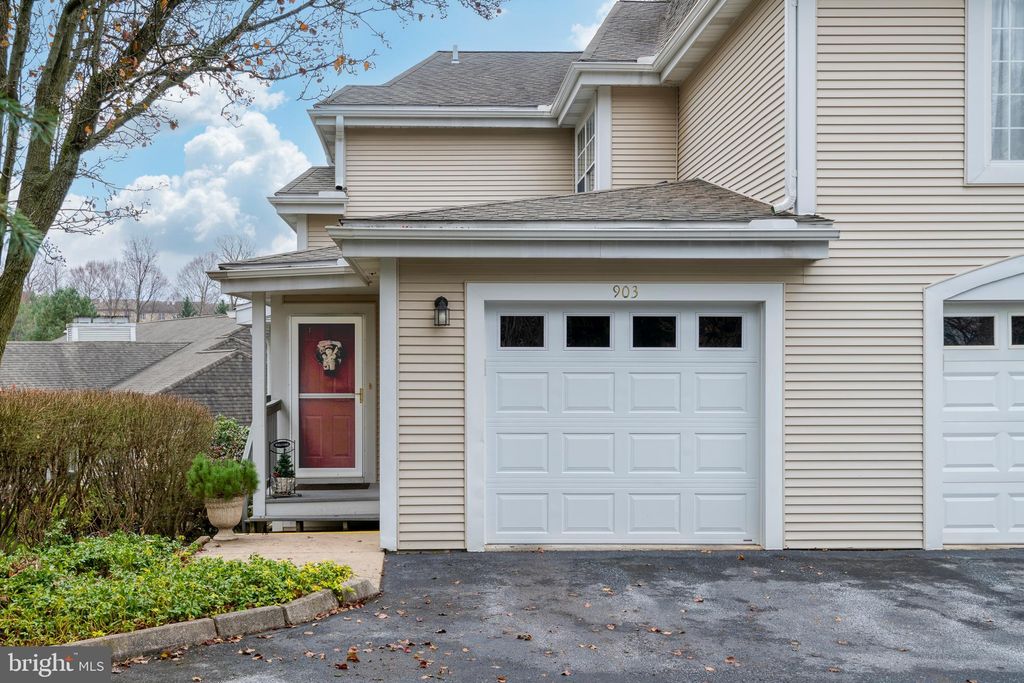 Photo of 903 COUNTRY PLACE DR, LANCASTER, PA 17601 (MLS # PALA2029110)