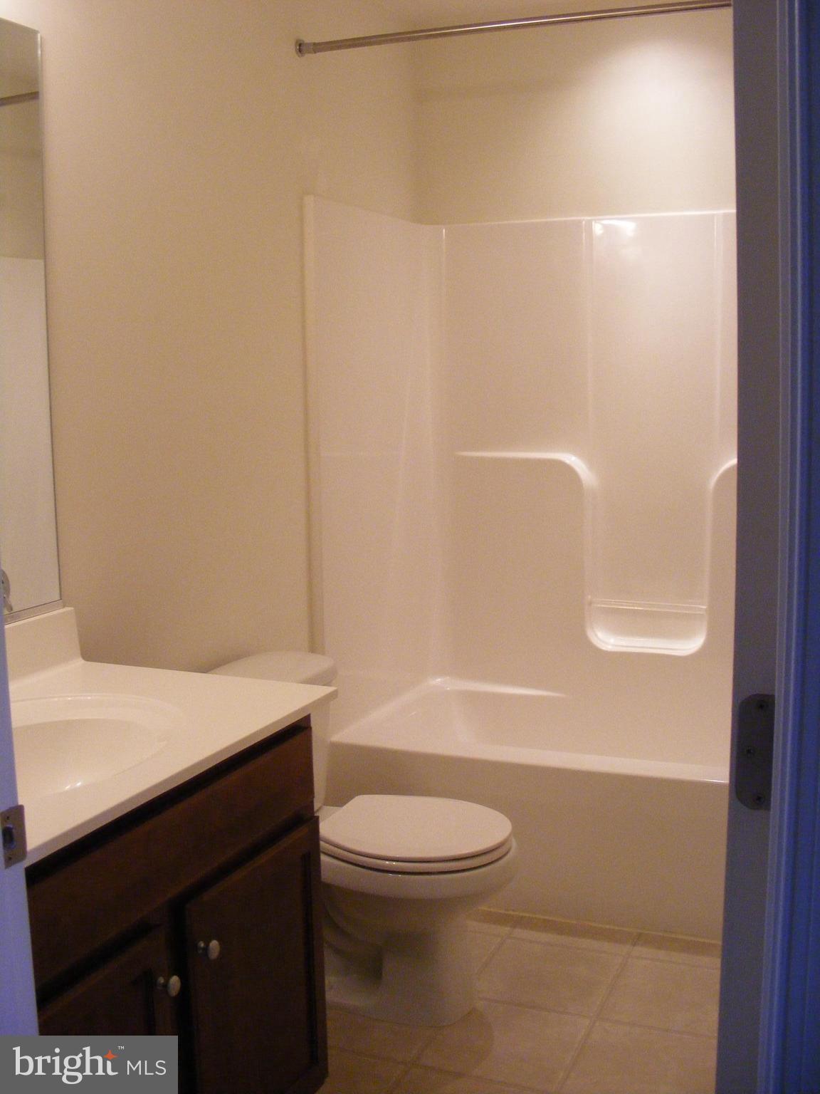 LAKELAND PLACE - Residential Lease