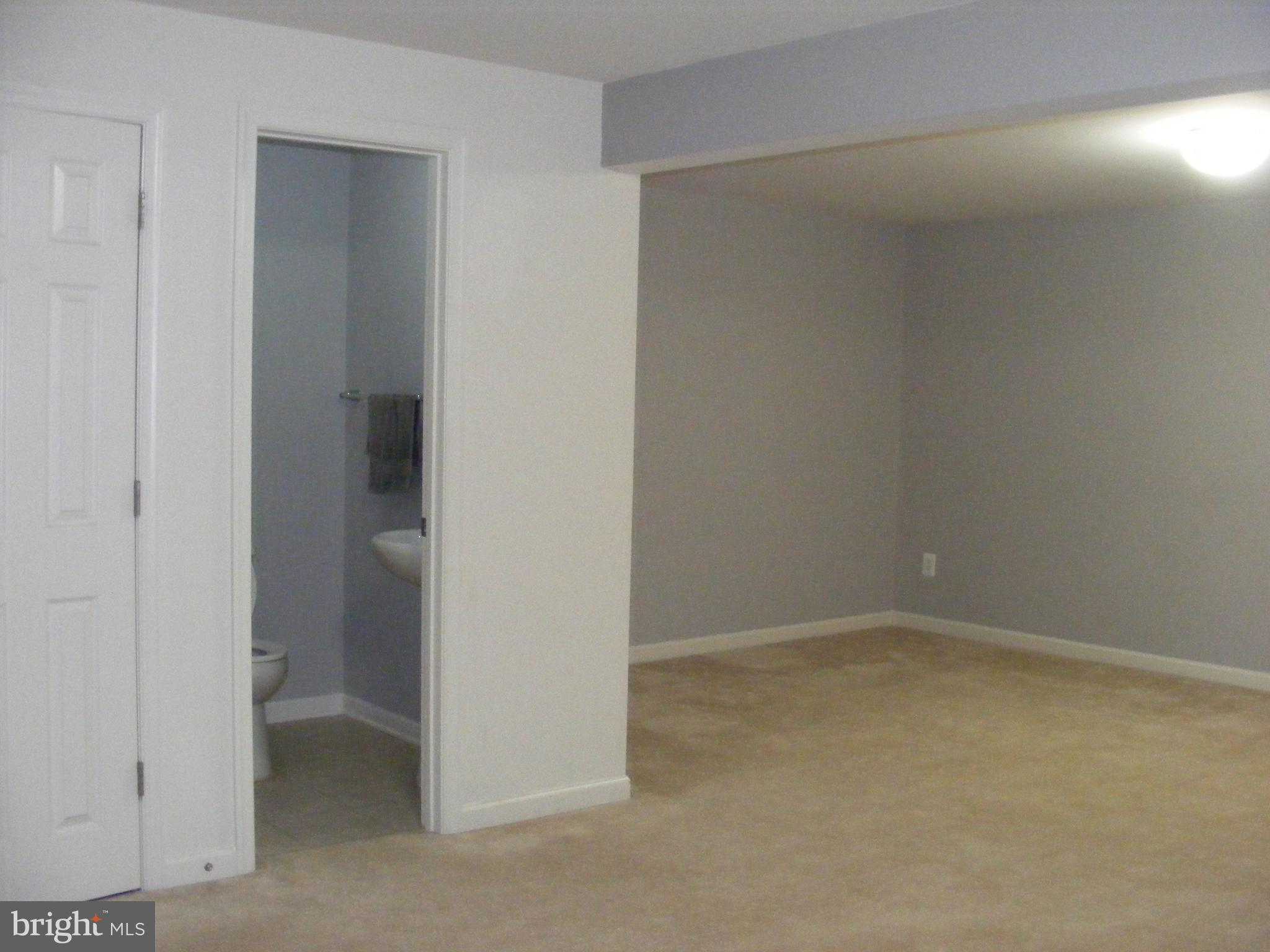 LAKELAND PLACE - Residential Lease