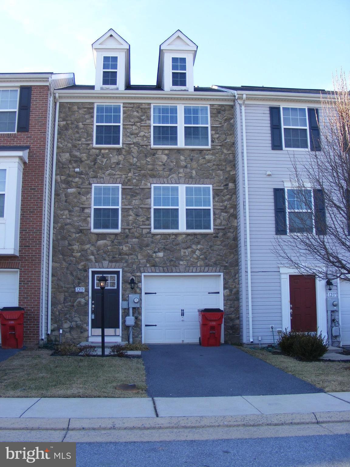 LAKELAND PLACE - Residential Lease