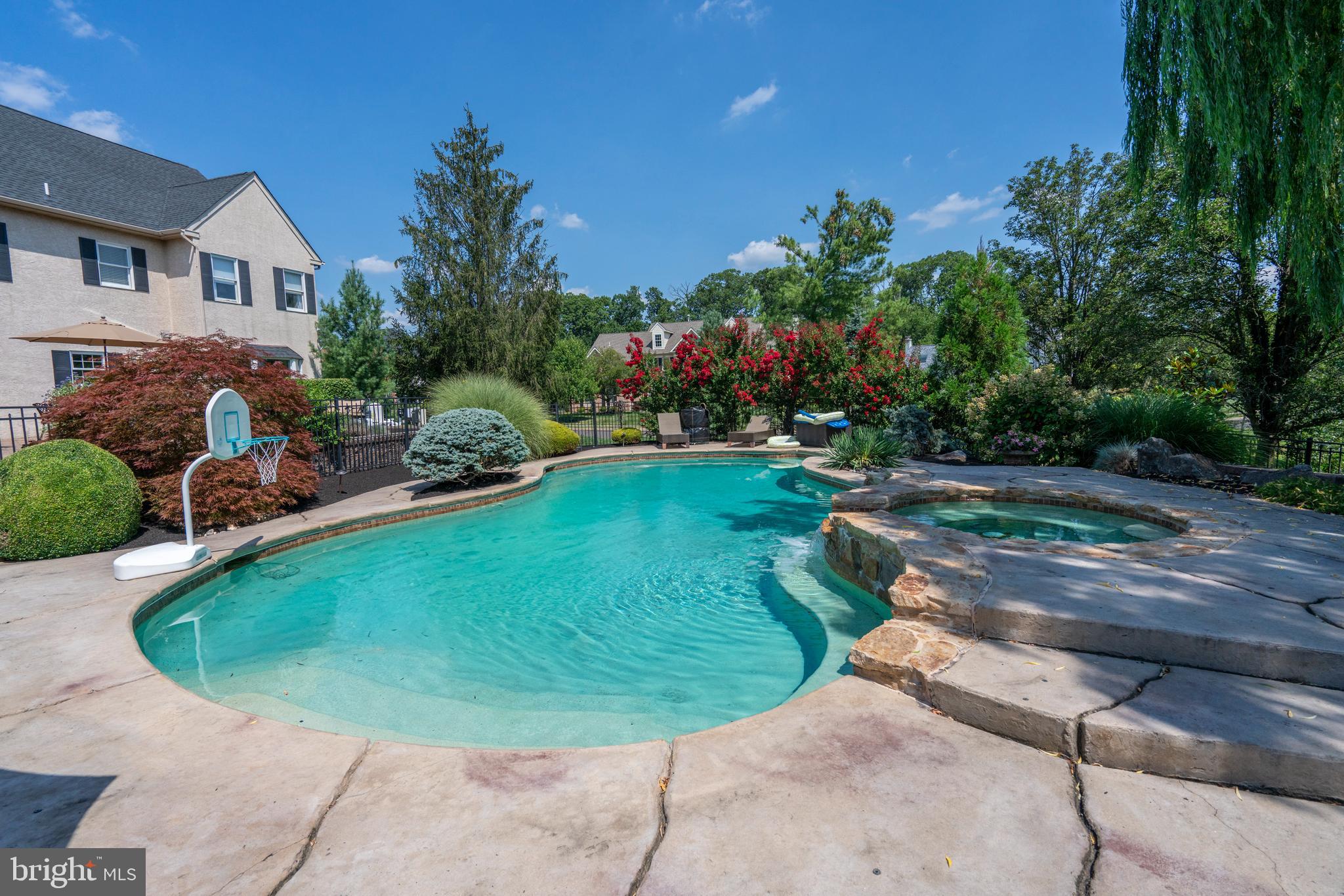 ESTATES OF MNTGMRY - Residential