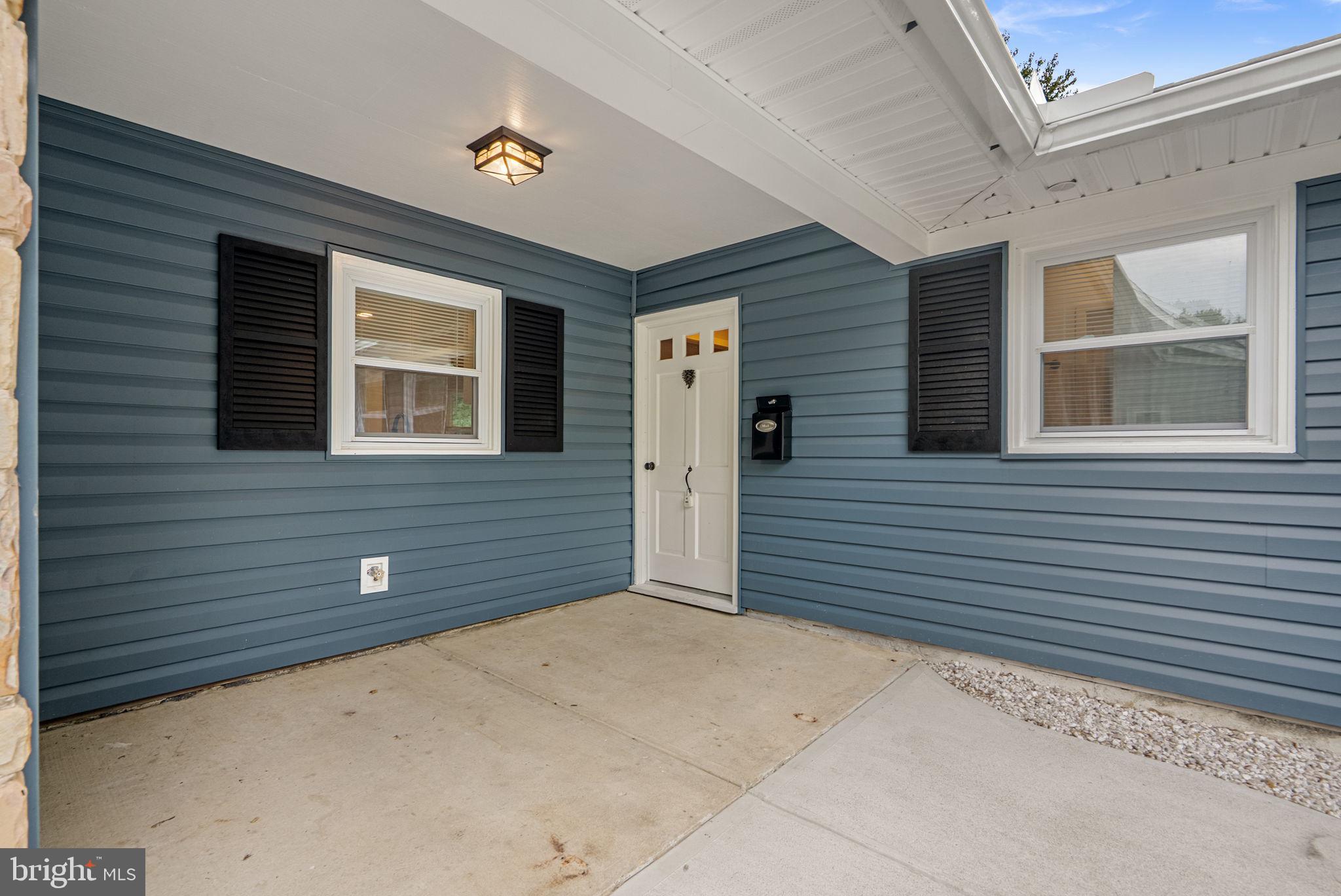 12211 MALIN LANE