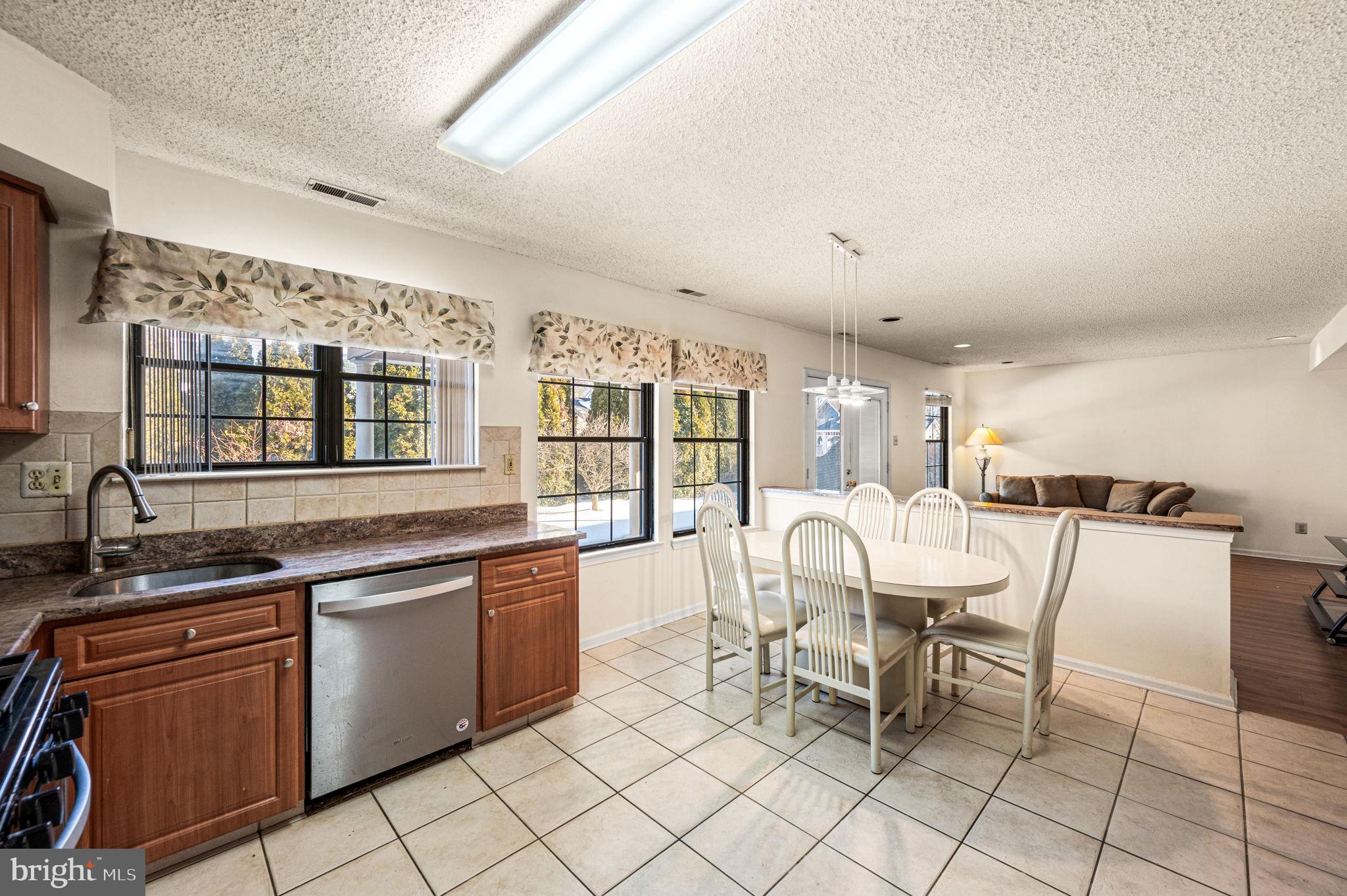 VILLAGE GREENE - Residential